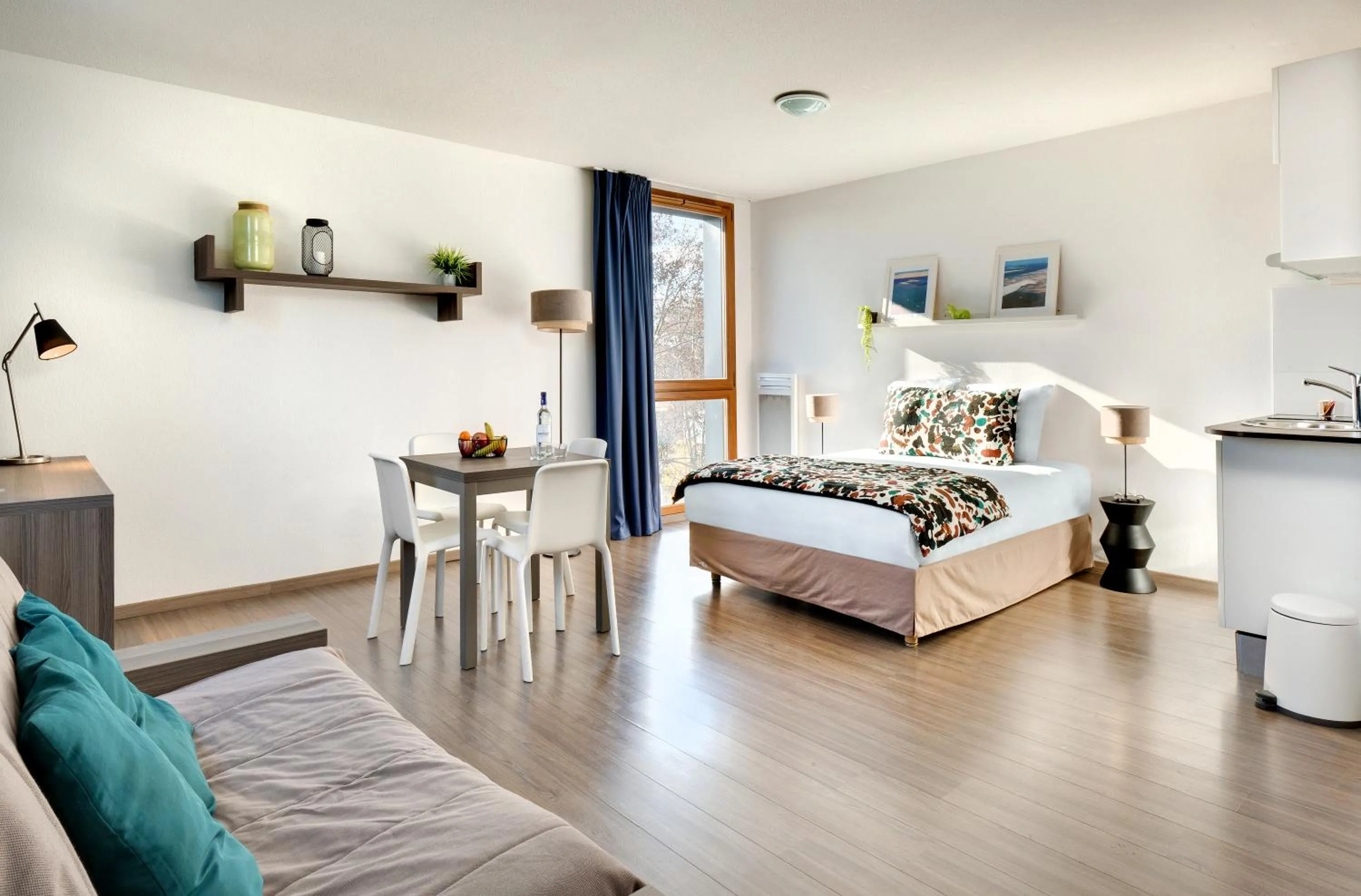 Photo of the whole room, Bed in Ténéo Apparthôtel Bordeaux Maritime - Cité du vin