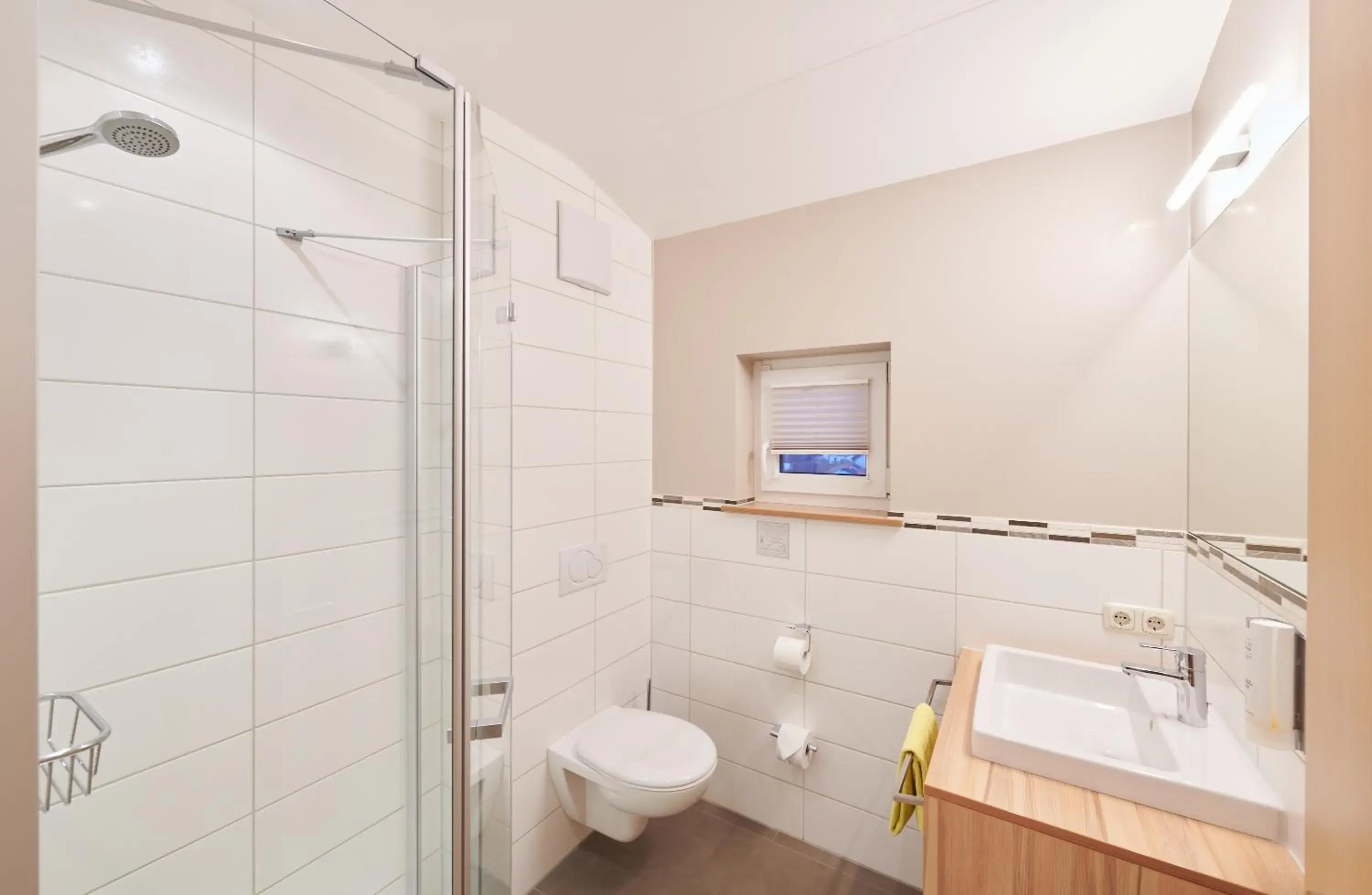 Premium King Room with balcony (Bed 1,40mx2m) in Inntalhof Premium King Room with balcony (Bed 1,40mx2m) in Inntalhof