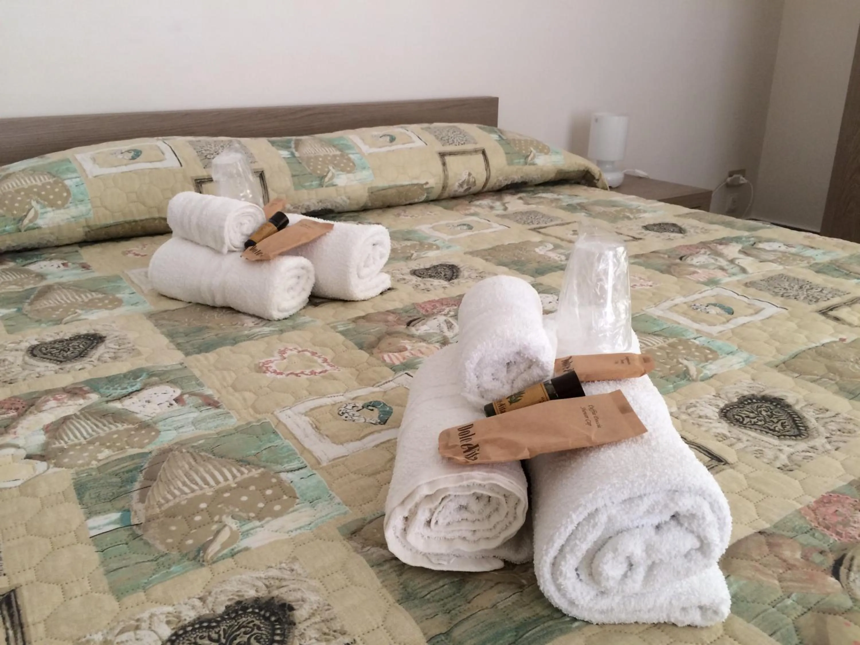 Spring, Bed in B&B Zia Iaia