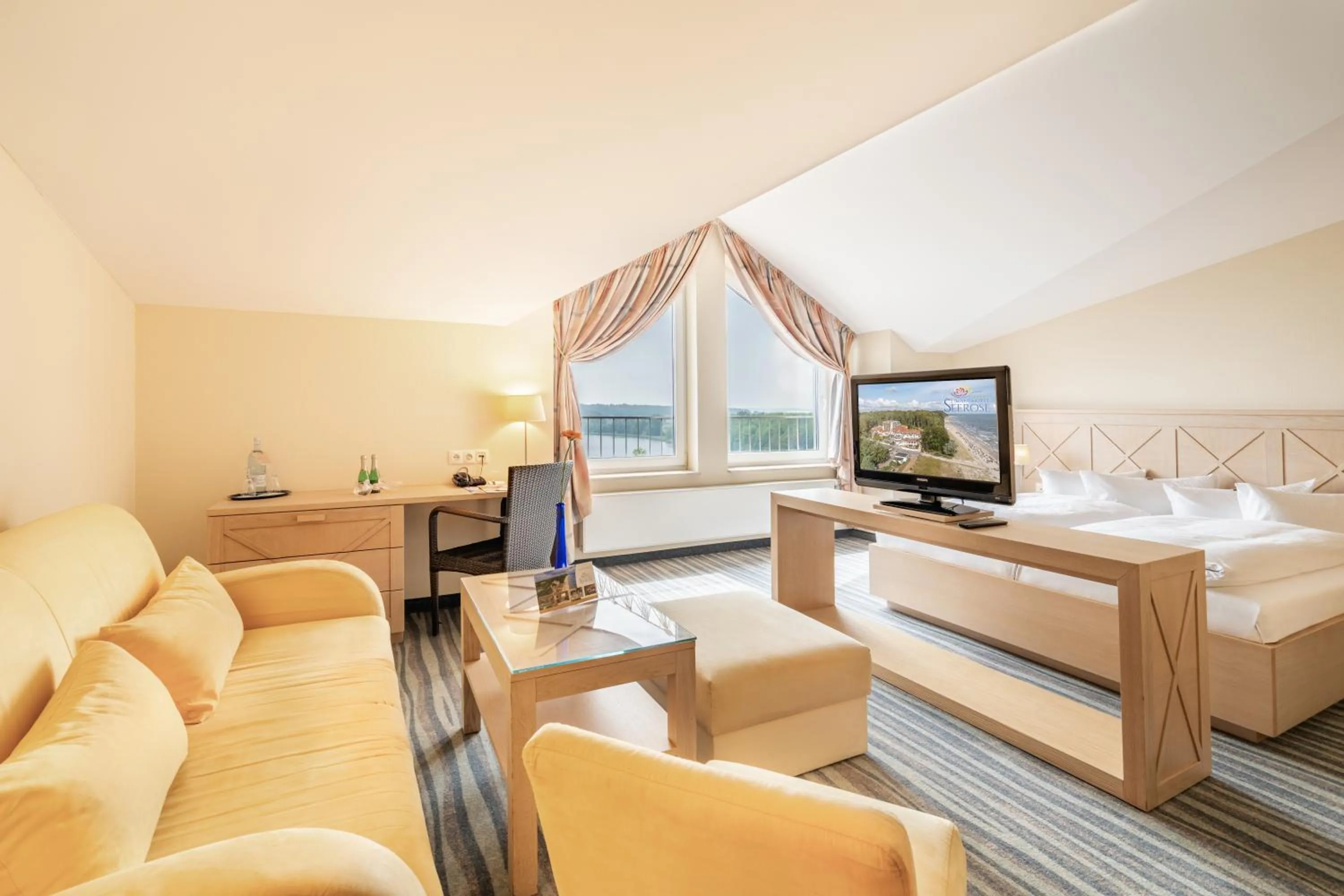 Bed in Strandhotel Seerose