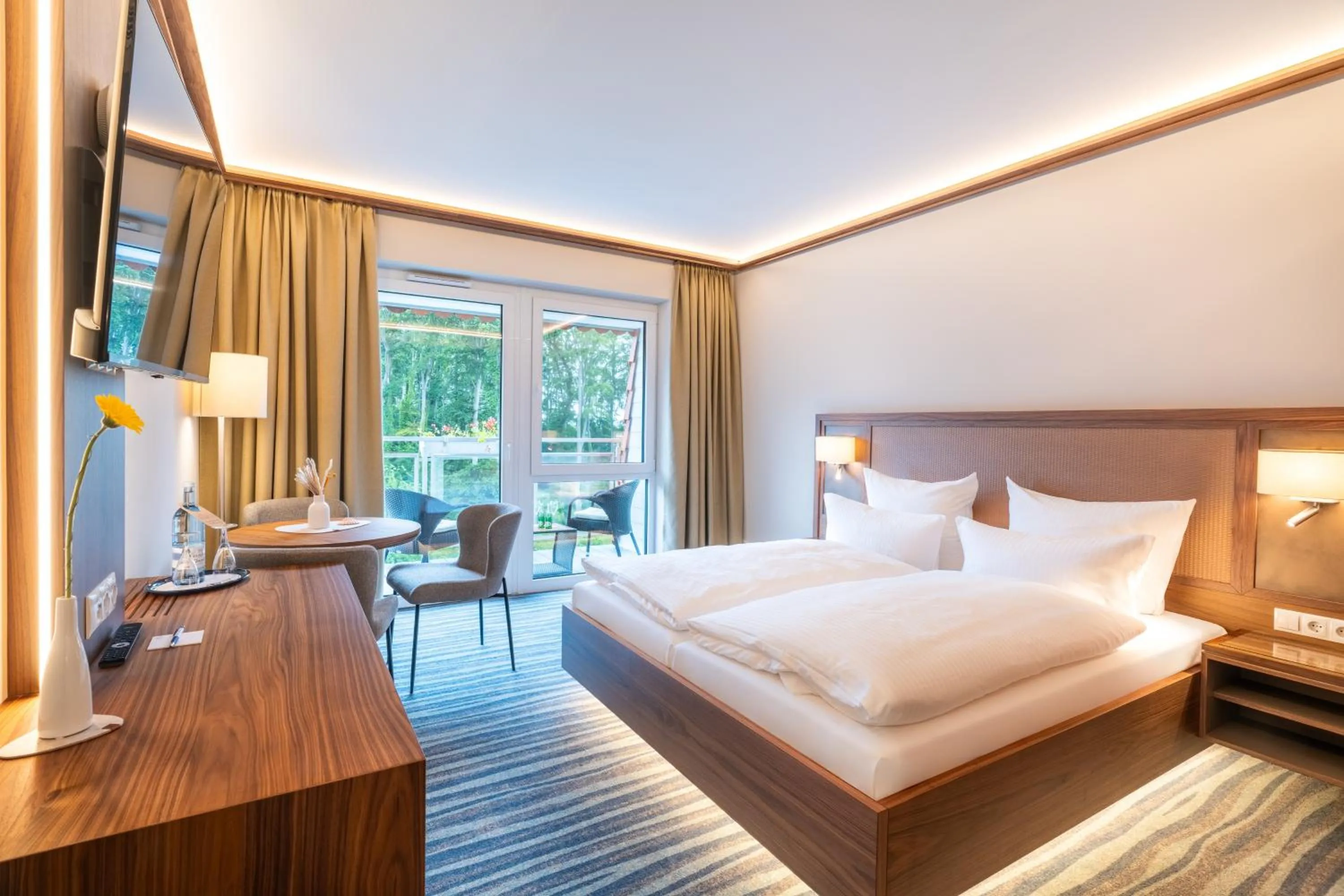 Photo of the whole room, Bed in Strandhotel Seerose