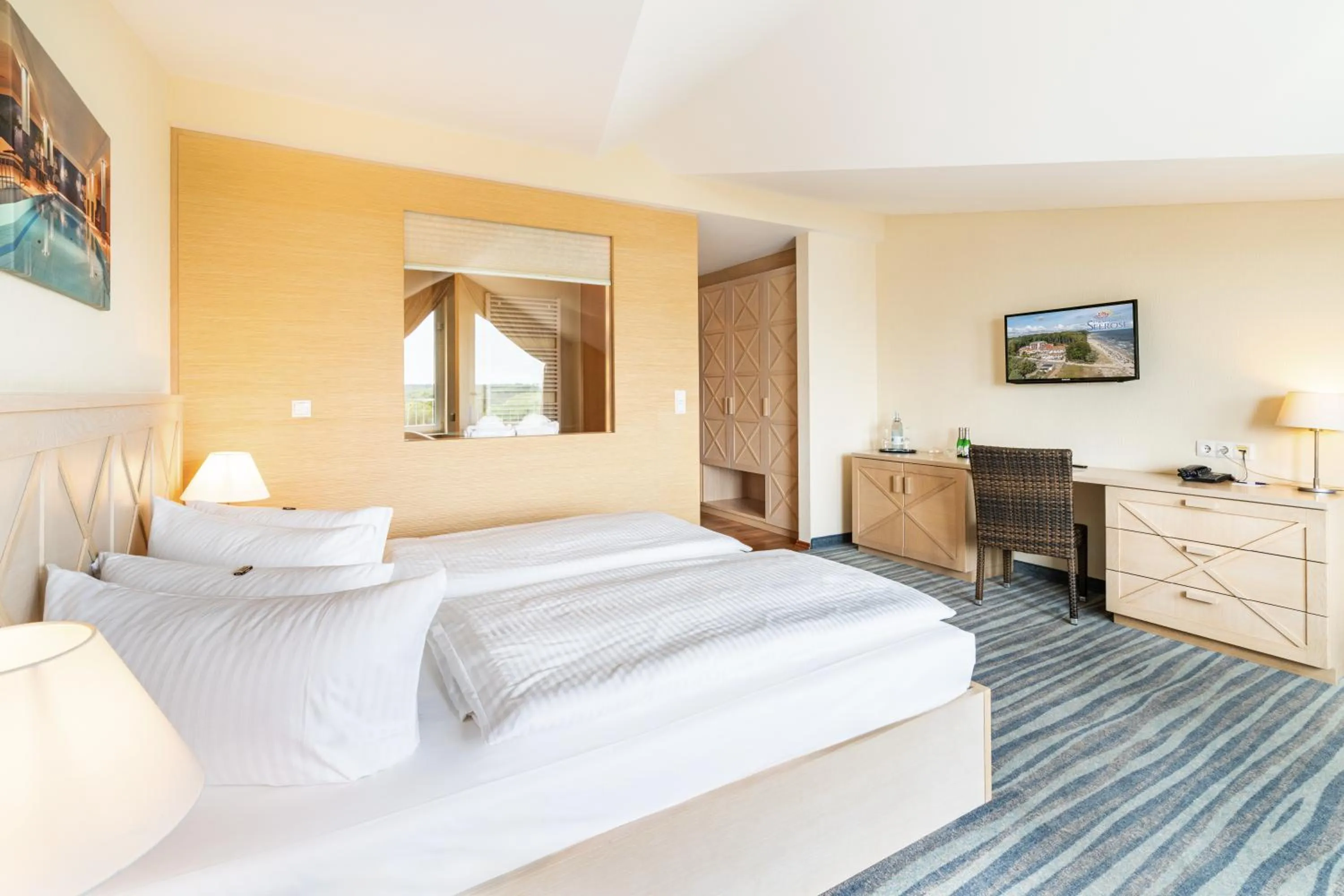 Bed in Strandhotel Seerose