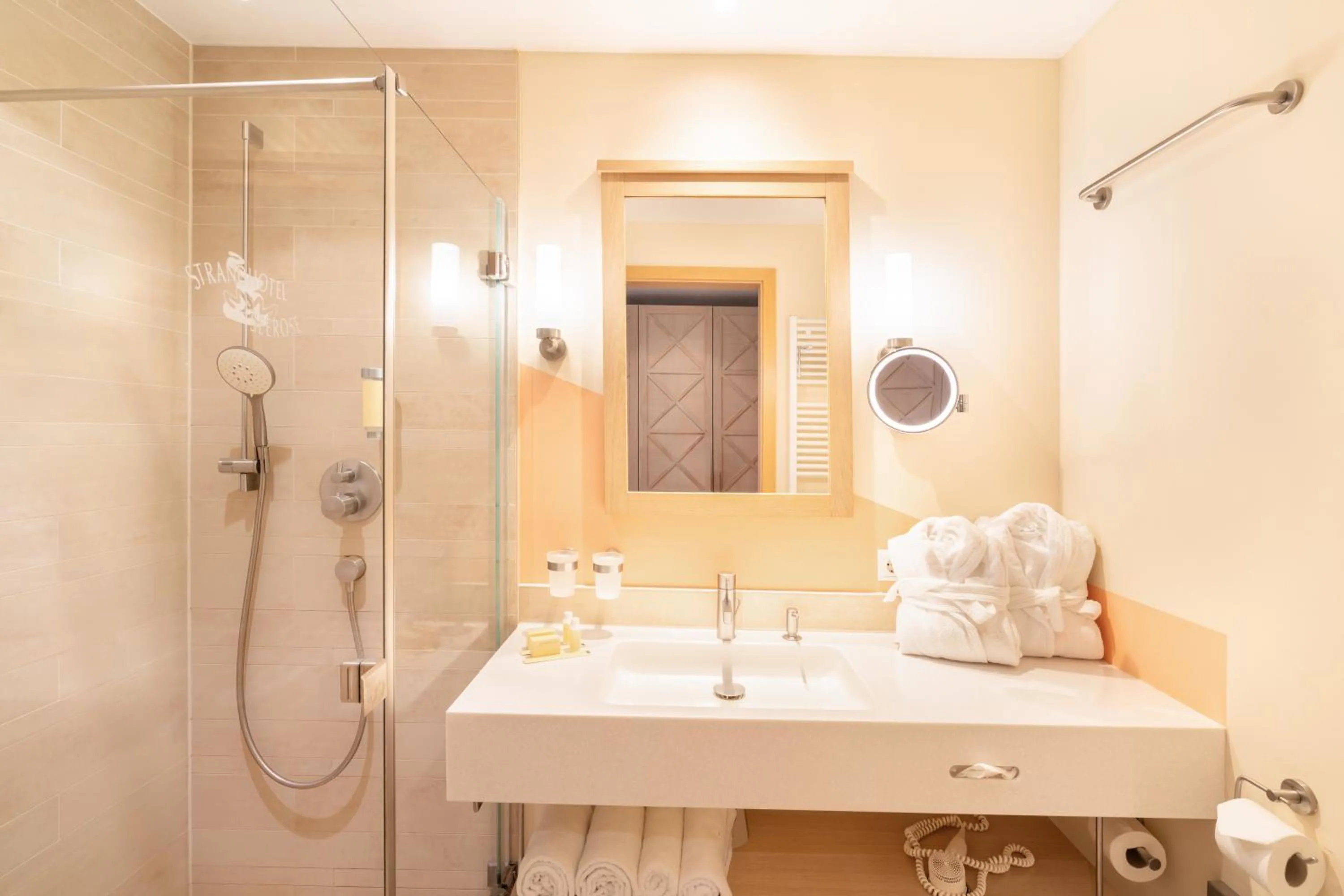 Shower in Strandhotel Seerose