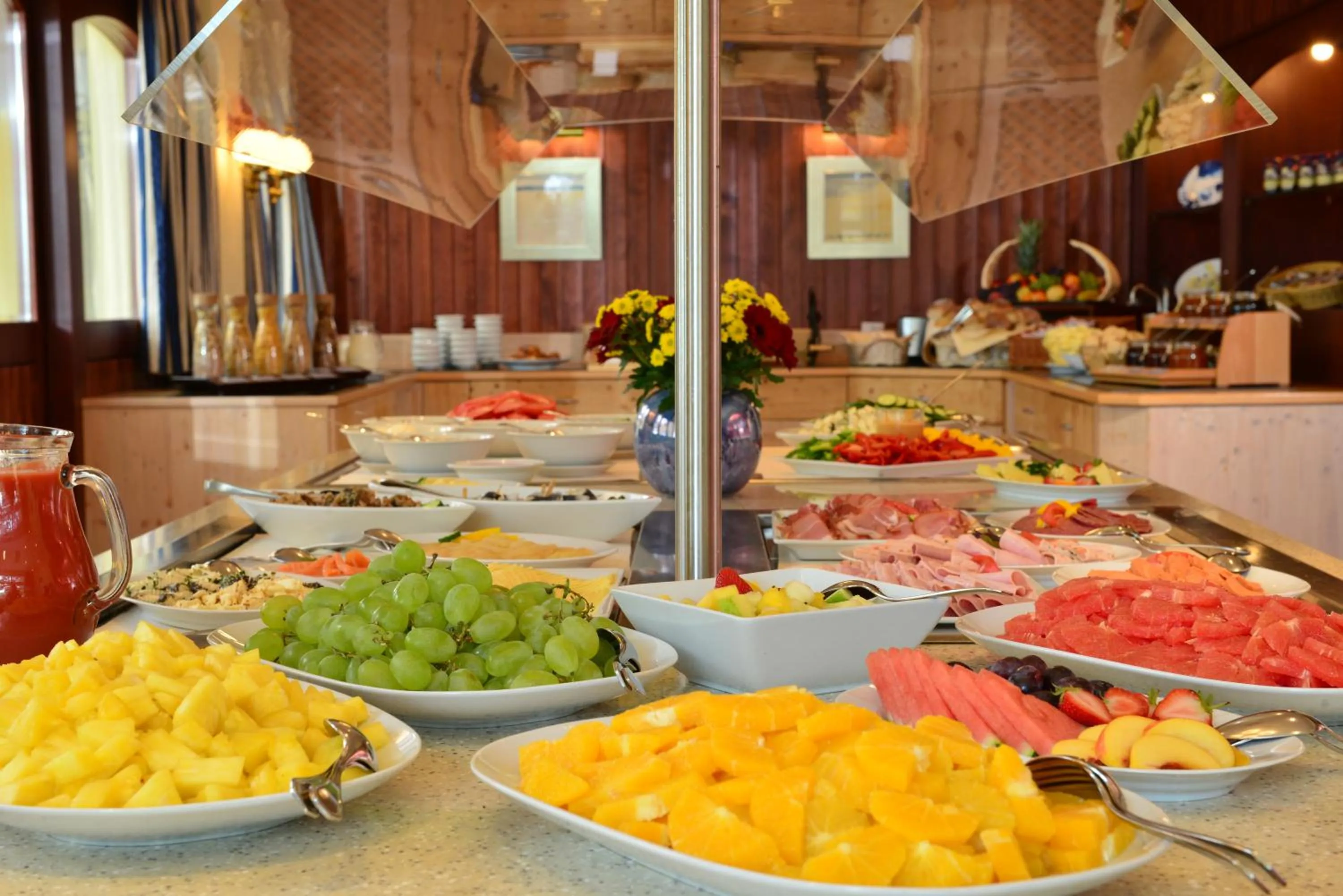 Buffet breakfast in Strandhotel Seerose