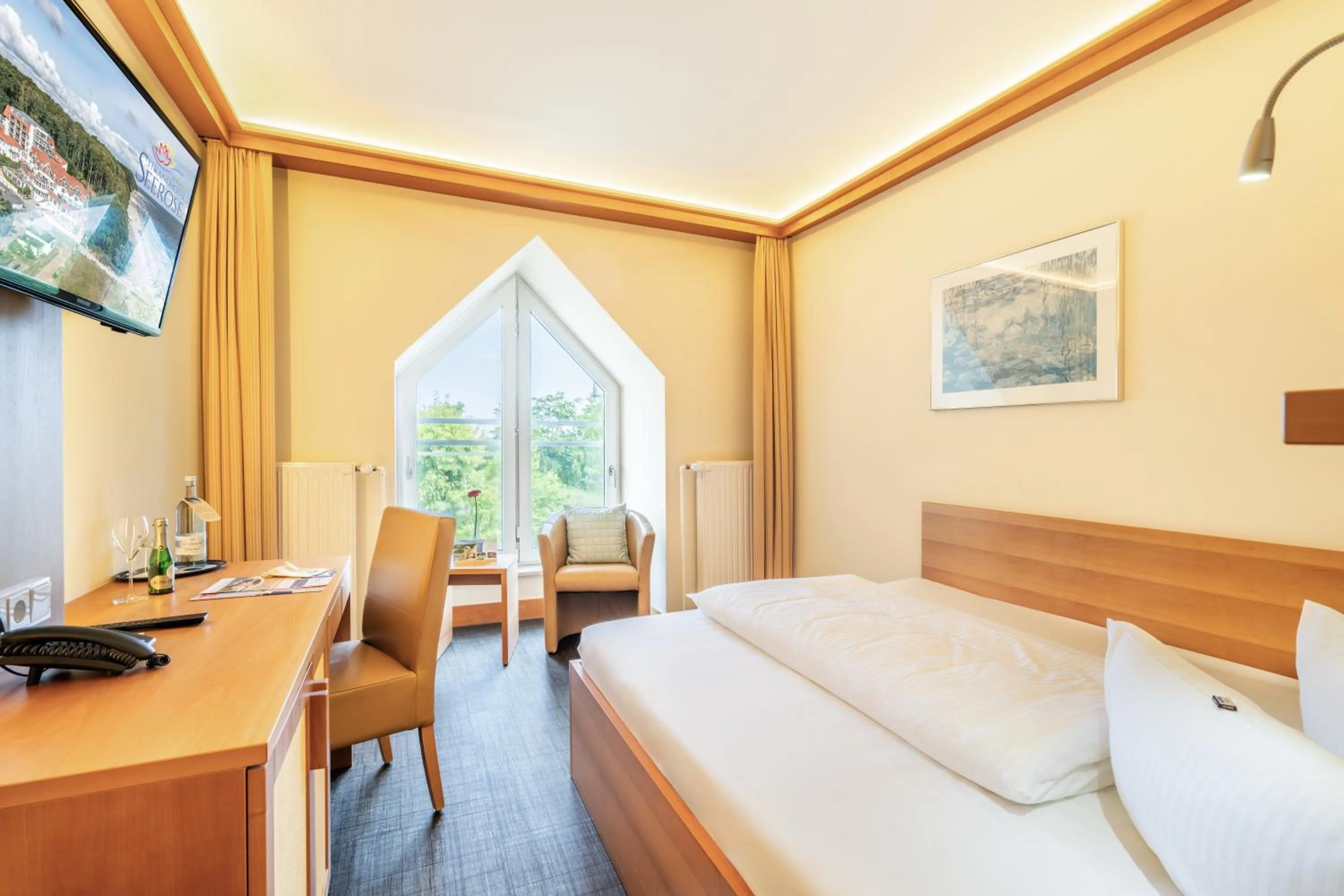 Bed in Strandhotel Seerose