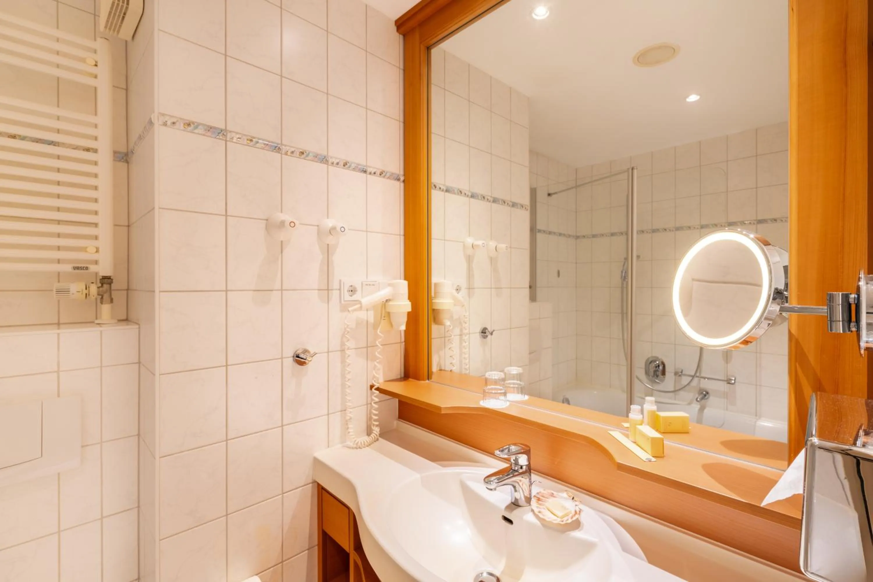 Shower in Strandhotel Seerose