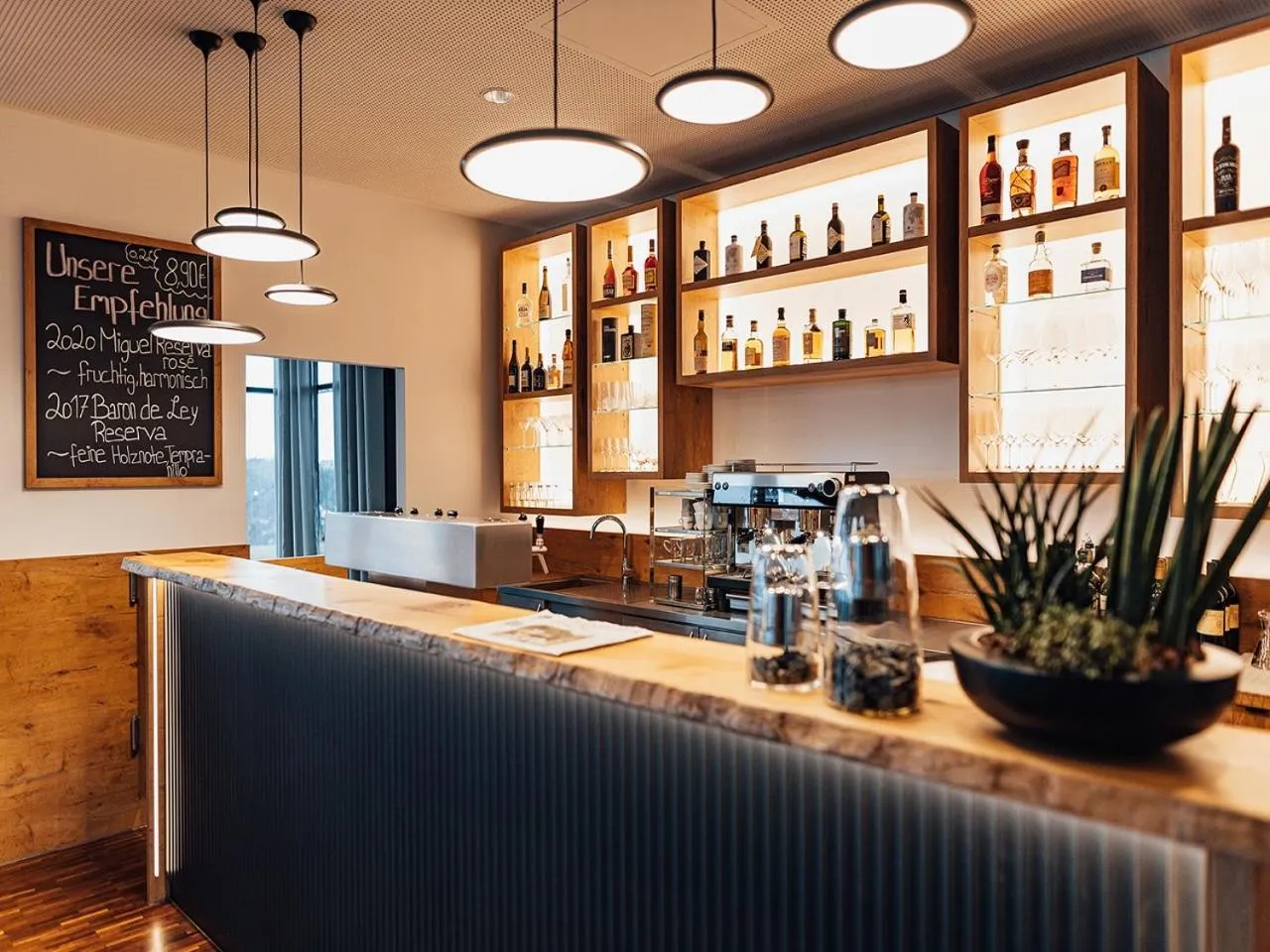 Restaurant/places to eat in Schlosshotel Hellenstein