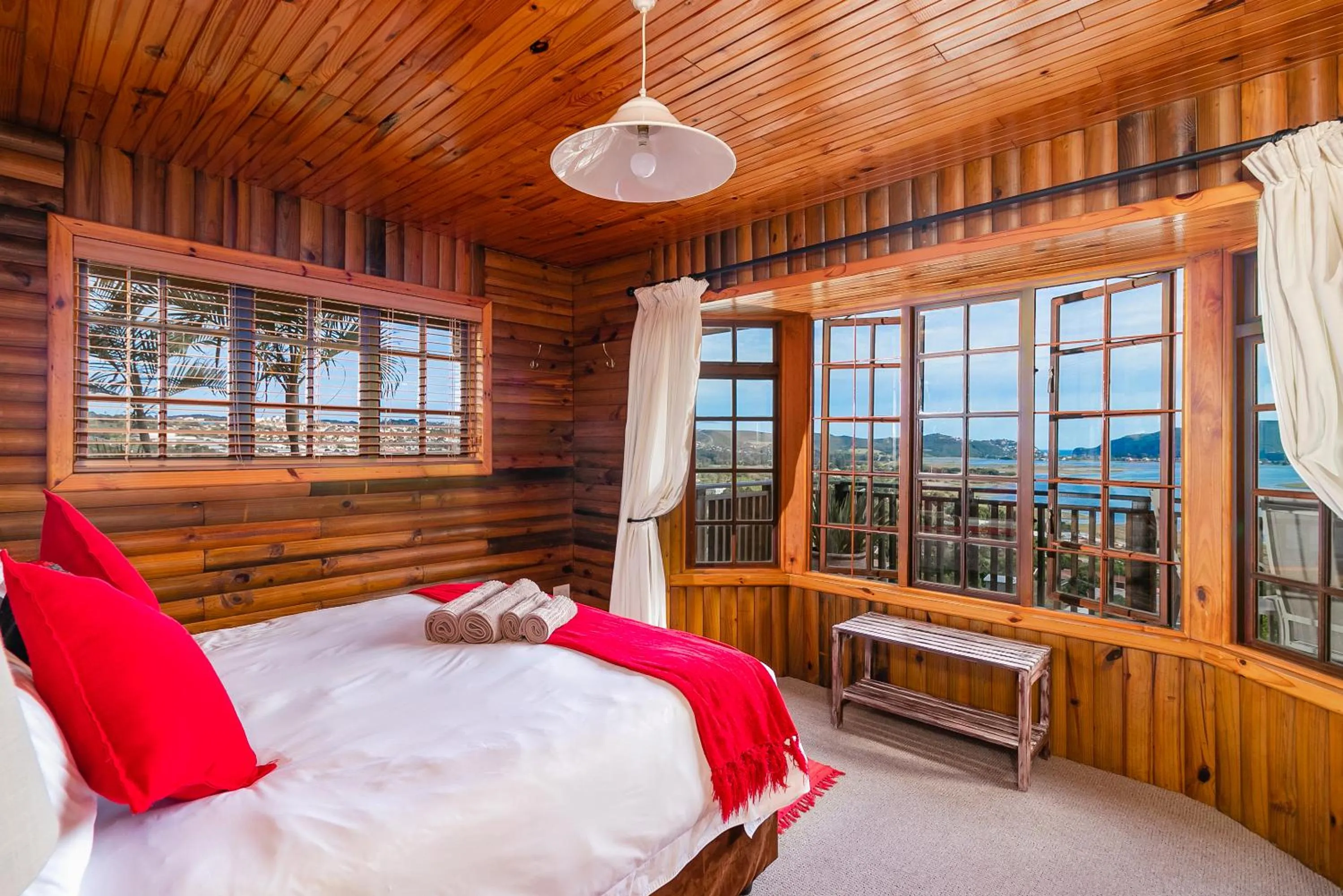 Bed in Big Tree House Lodge