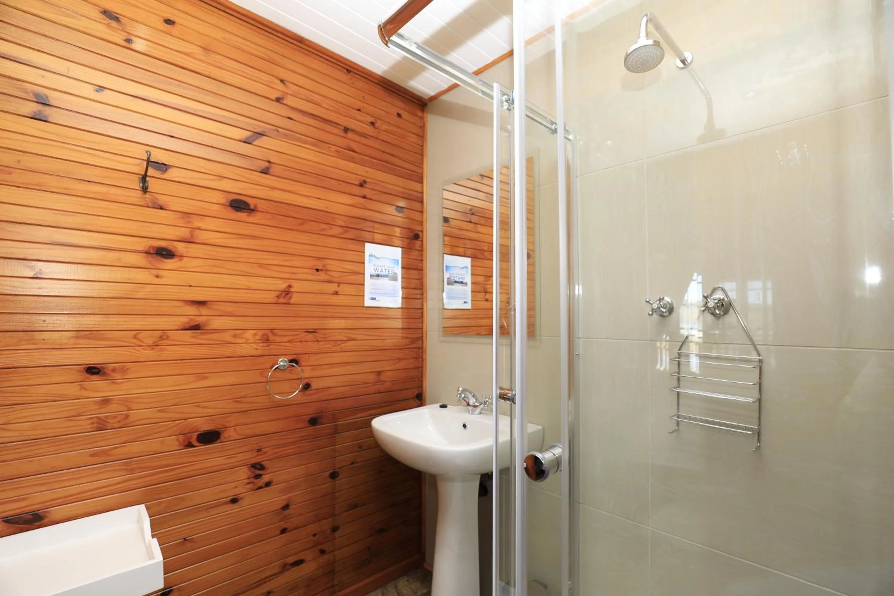 Shower in Big Tree House Lodge