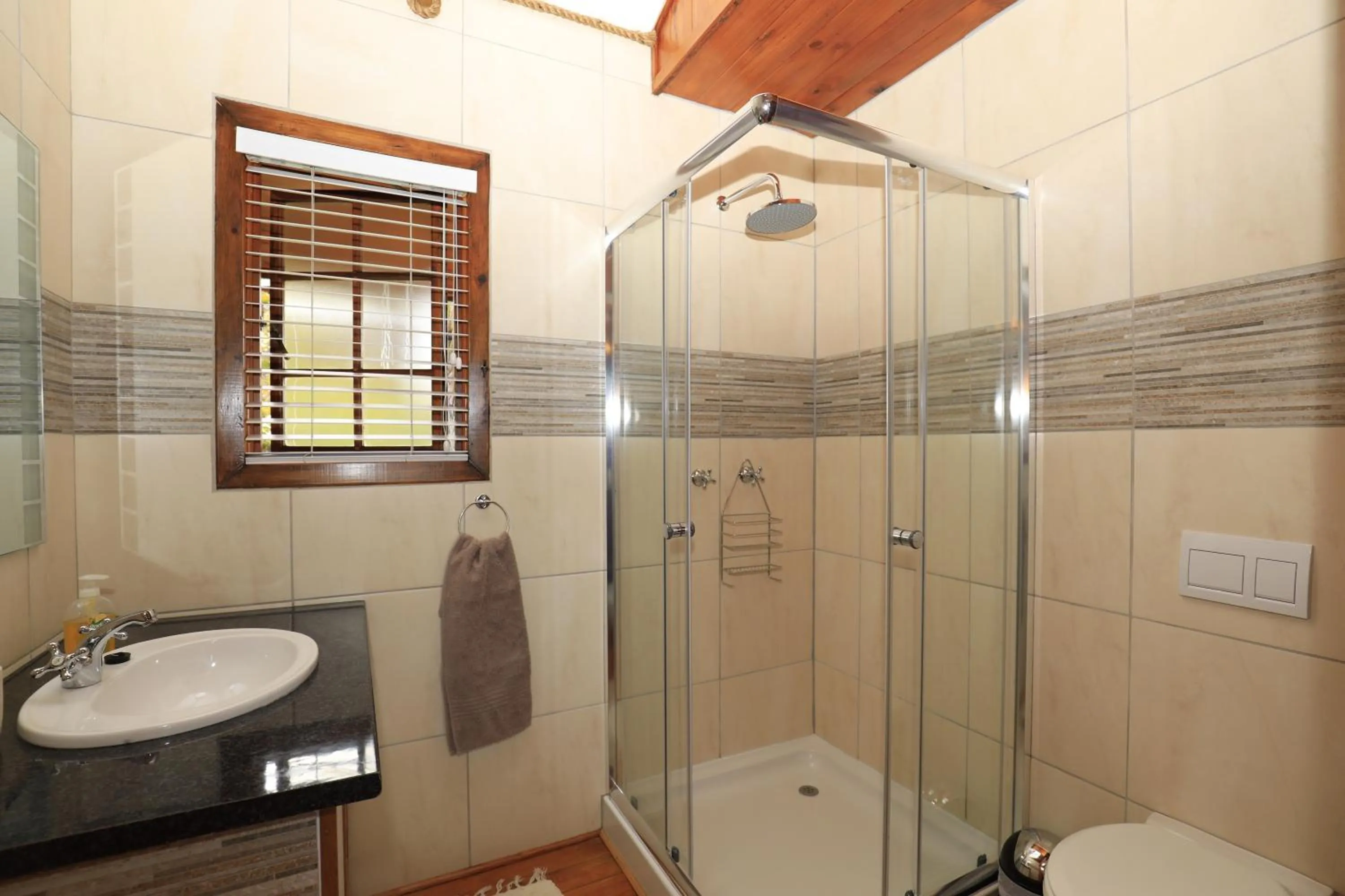 Shower in Big Tree House Lodge