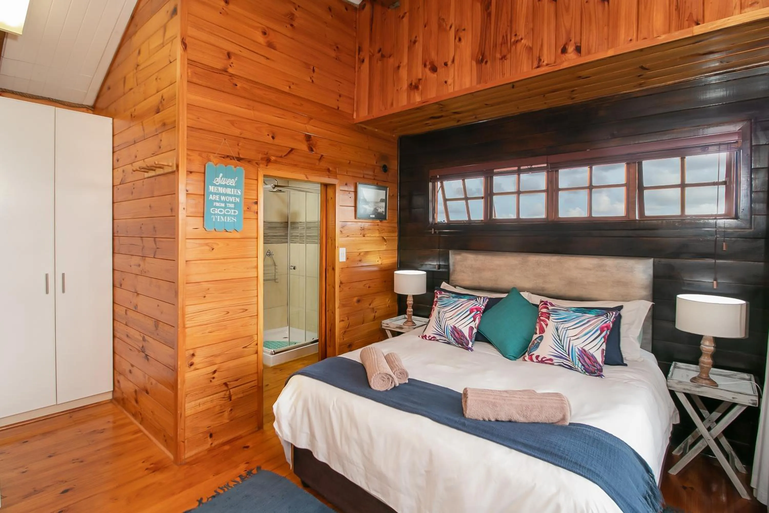Bed in Big Tree House Lodge