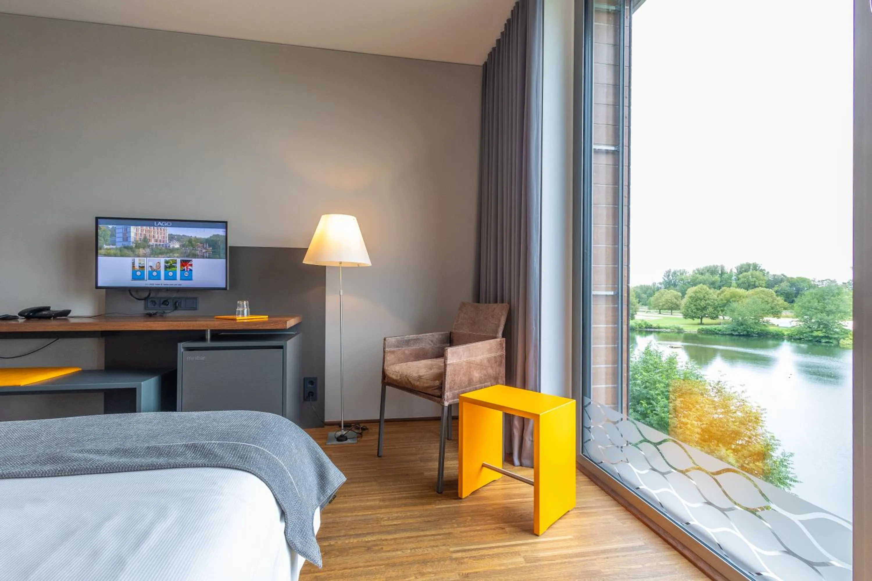 View (from property/room), Bed in LAGO hotel & restaurant am see
