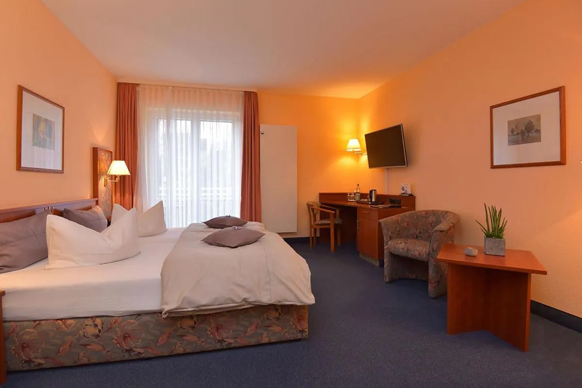 Photo of the whole room, Bed in AltstadtHotel an der Werra