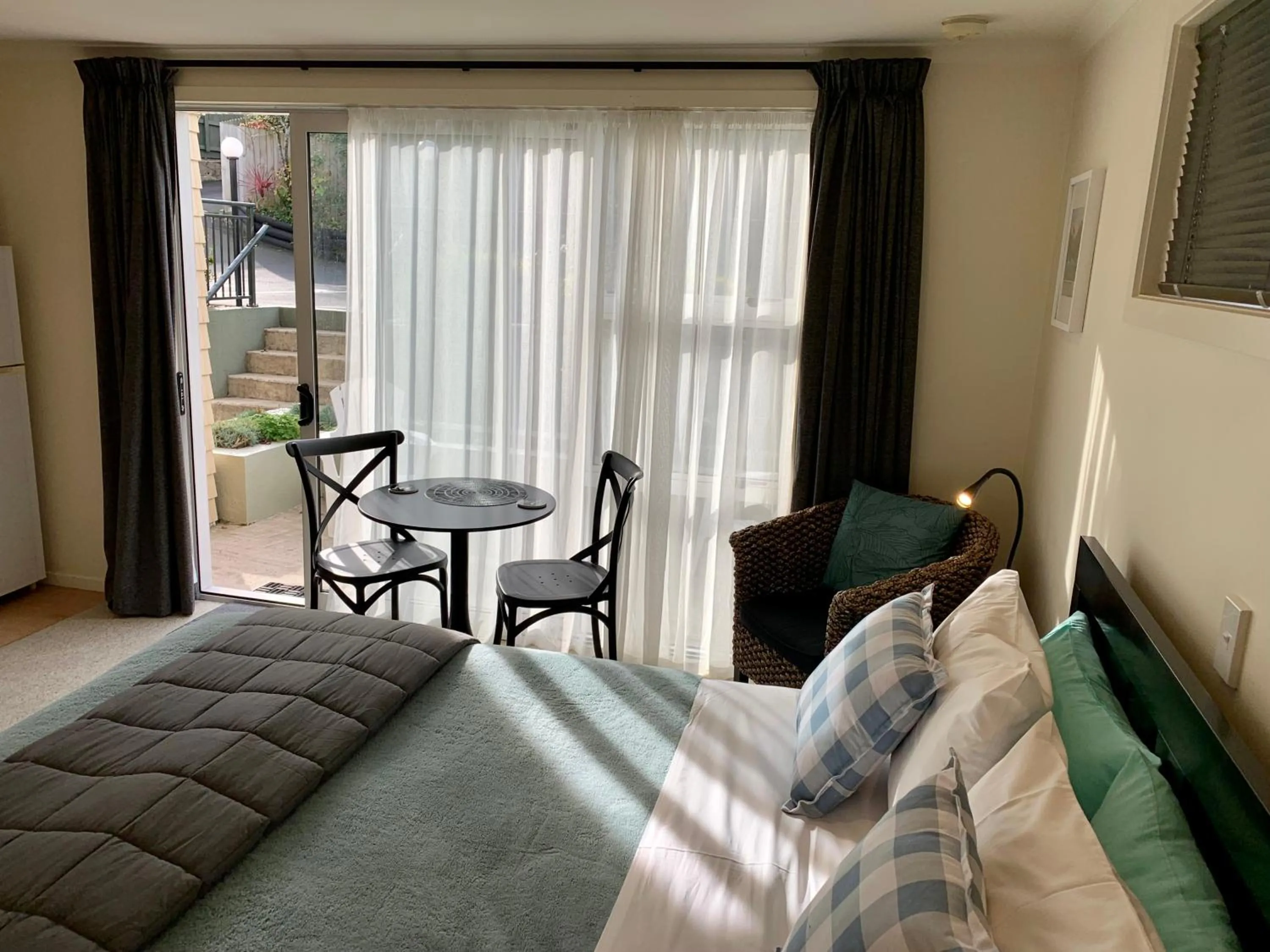 Seating area, Bed in March Apartments