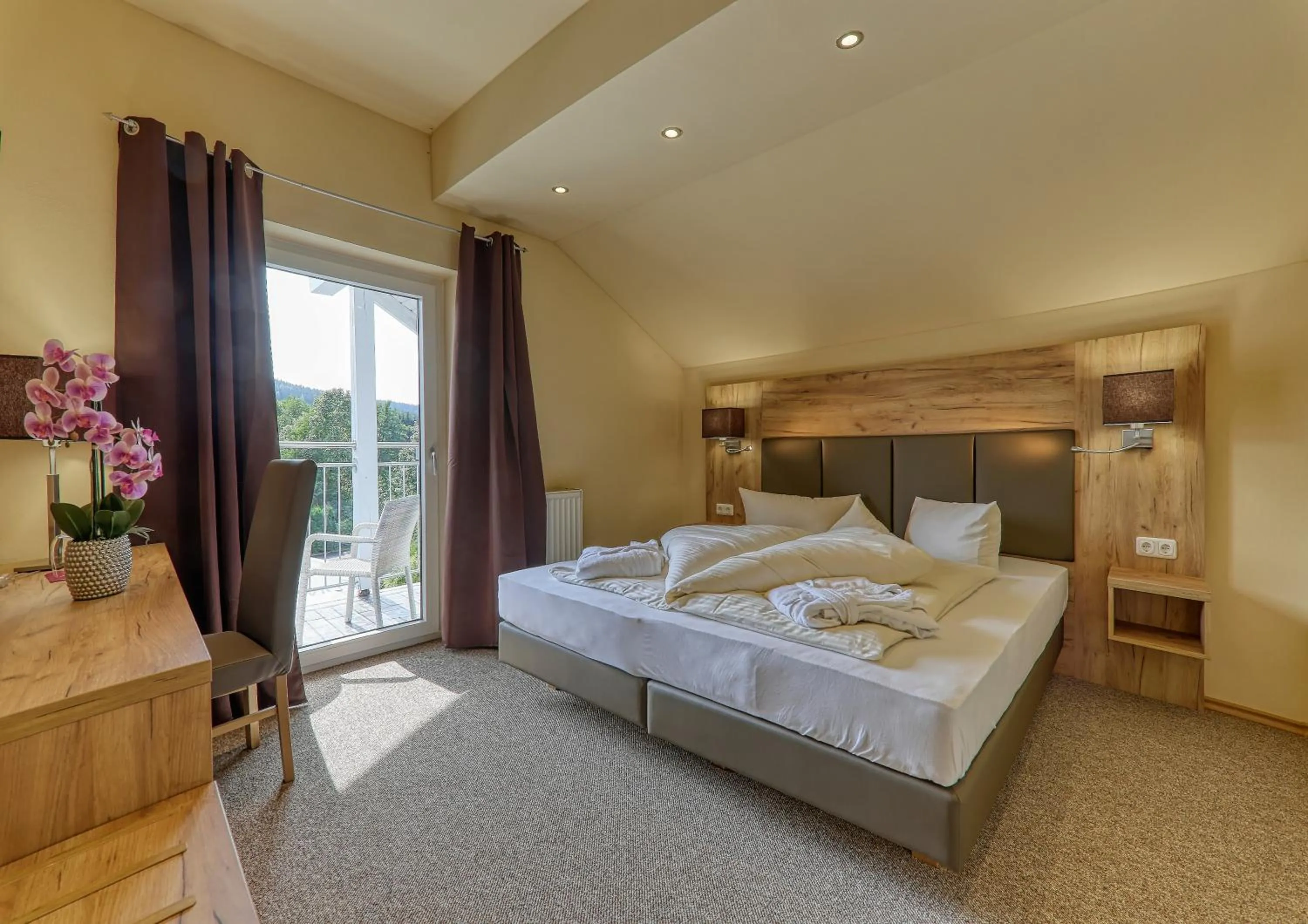 Photo of the whole room, Bed in Wellnesshotel deine Auszeit, Adults only