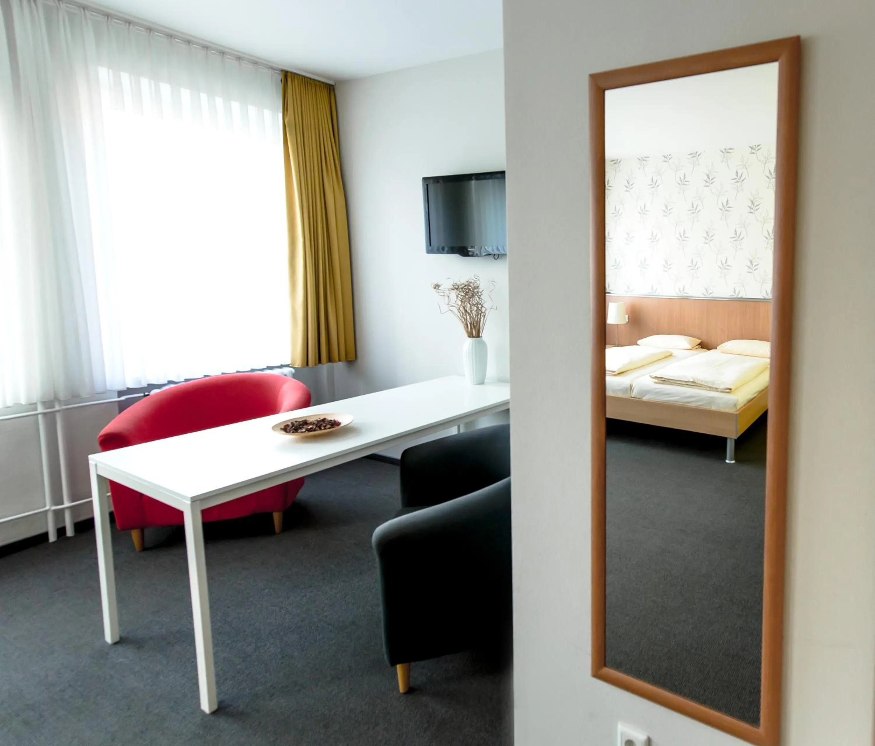 Photo of the whole room, Bed in Hotel Flämischer Hof