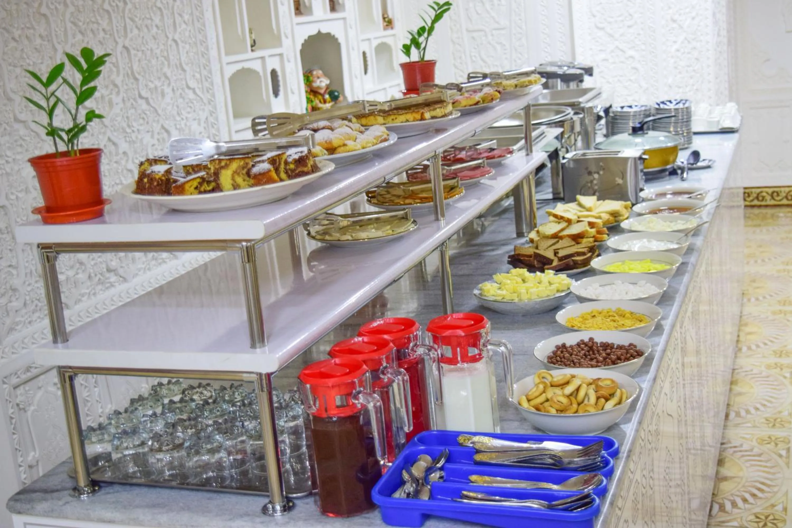 Buffet breakfast in Zilol Baxt