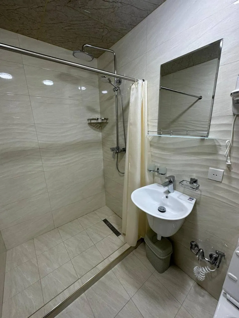 Shower in Zilol Baxt