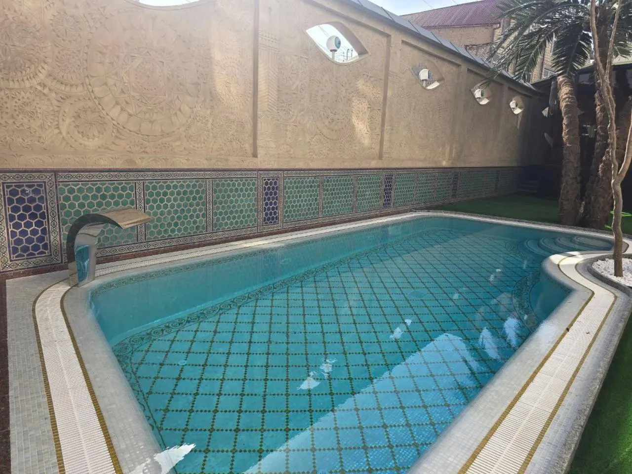 Swimming pool in Zilol Baxt