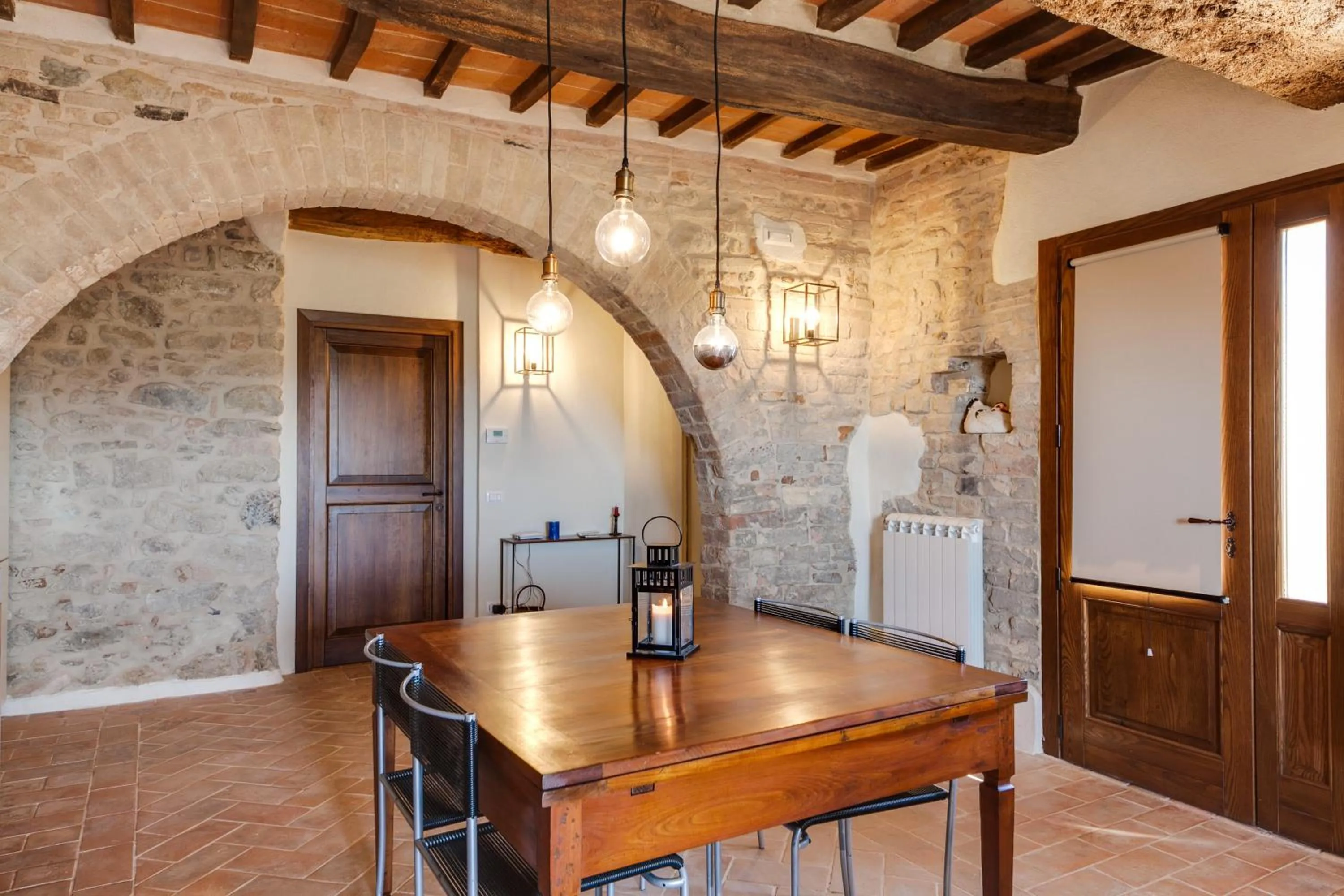 Dining area in Umbria Country Shelter