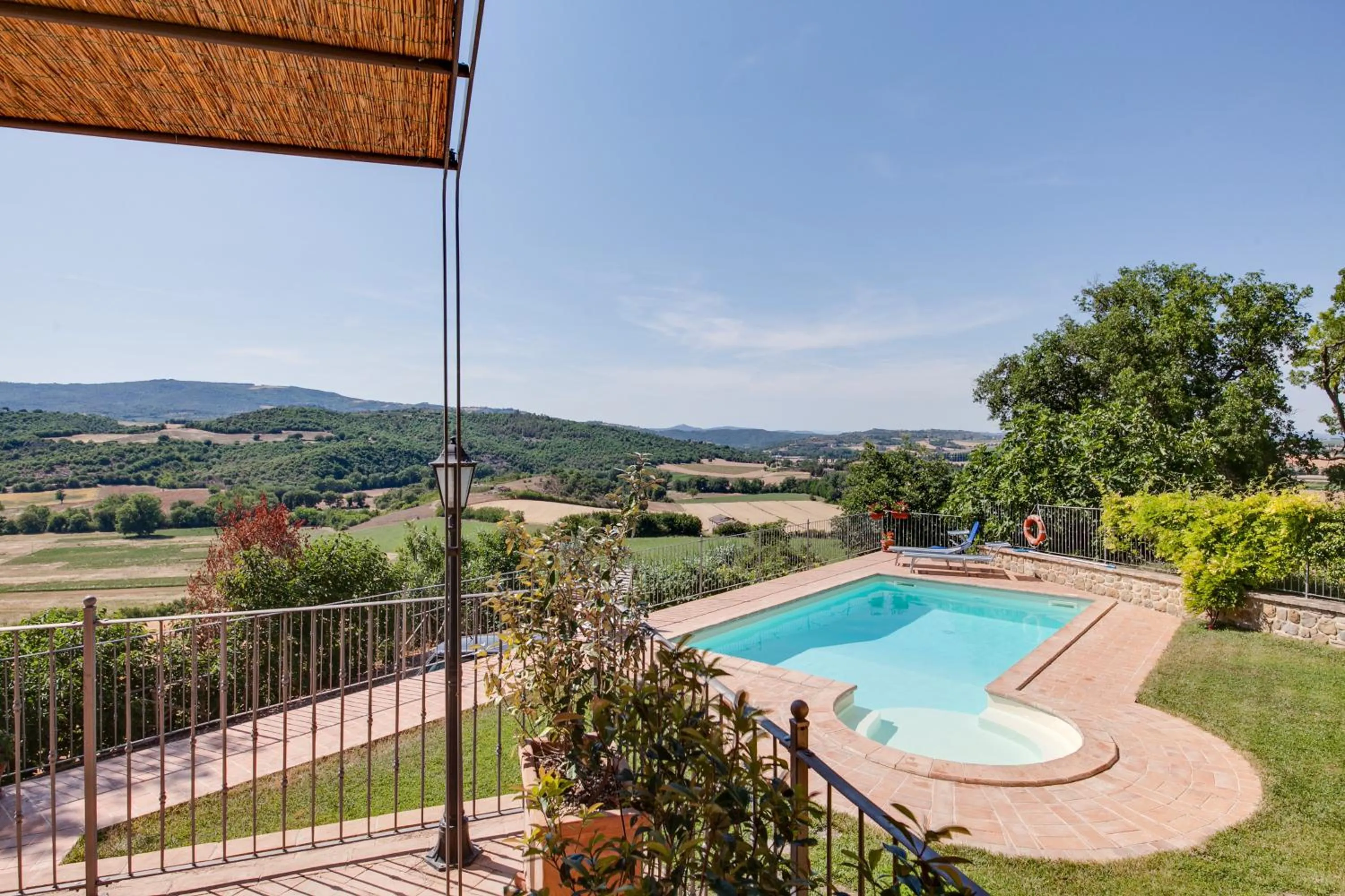 Patio in Umbria Country Shelter