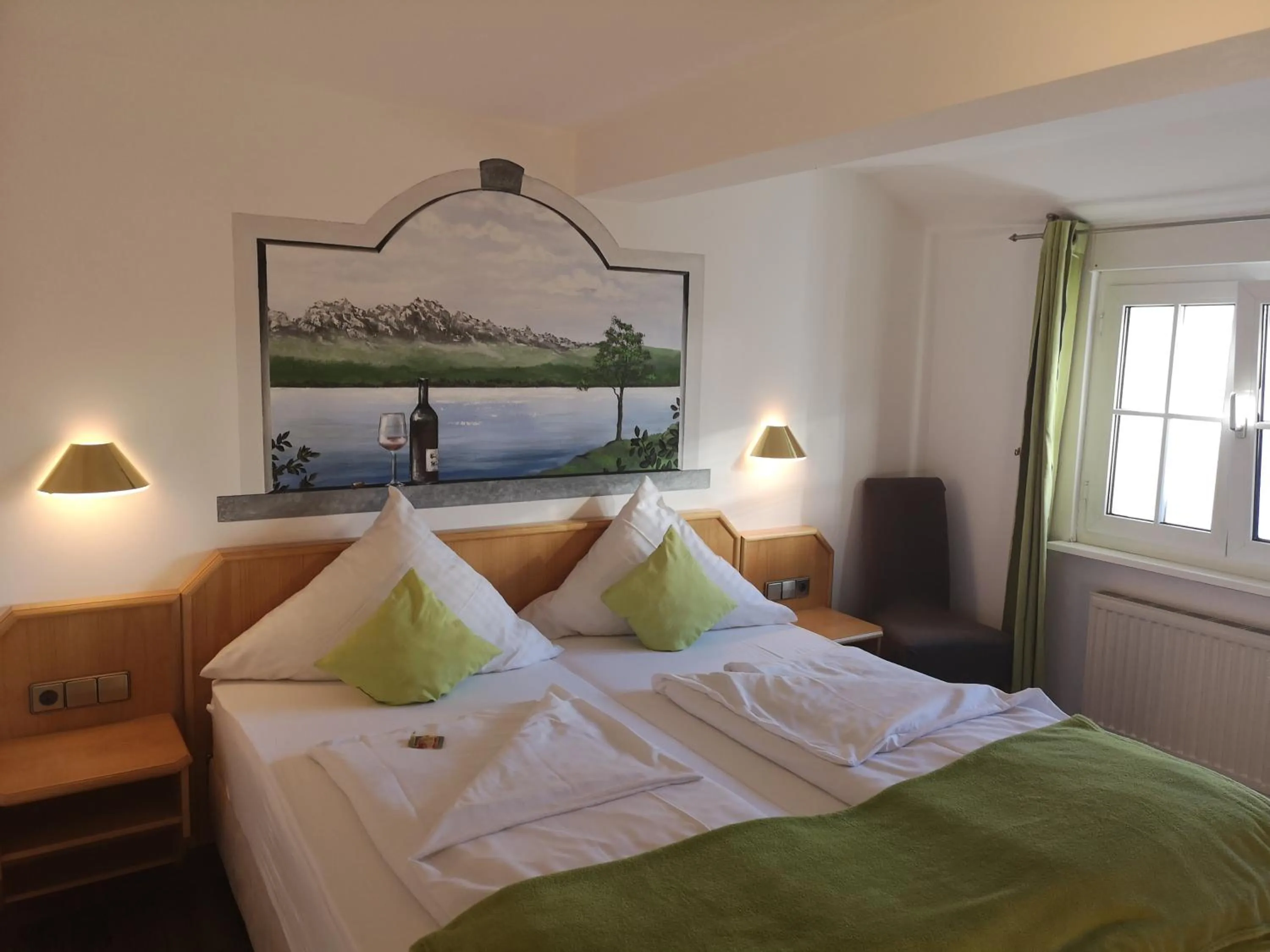 Bed in Hotel DreiKönig & Restaurant SeeGourmet