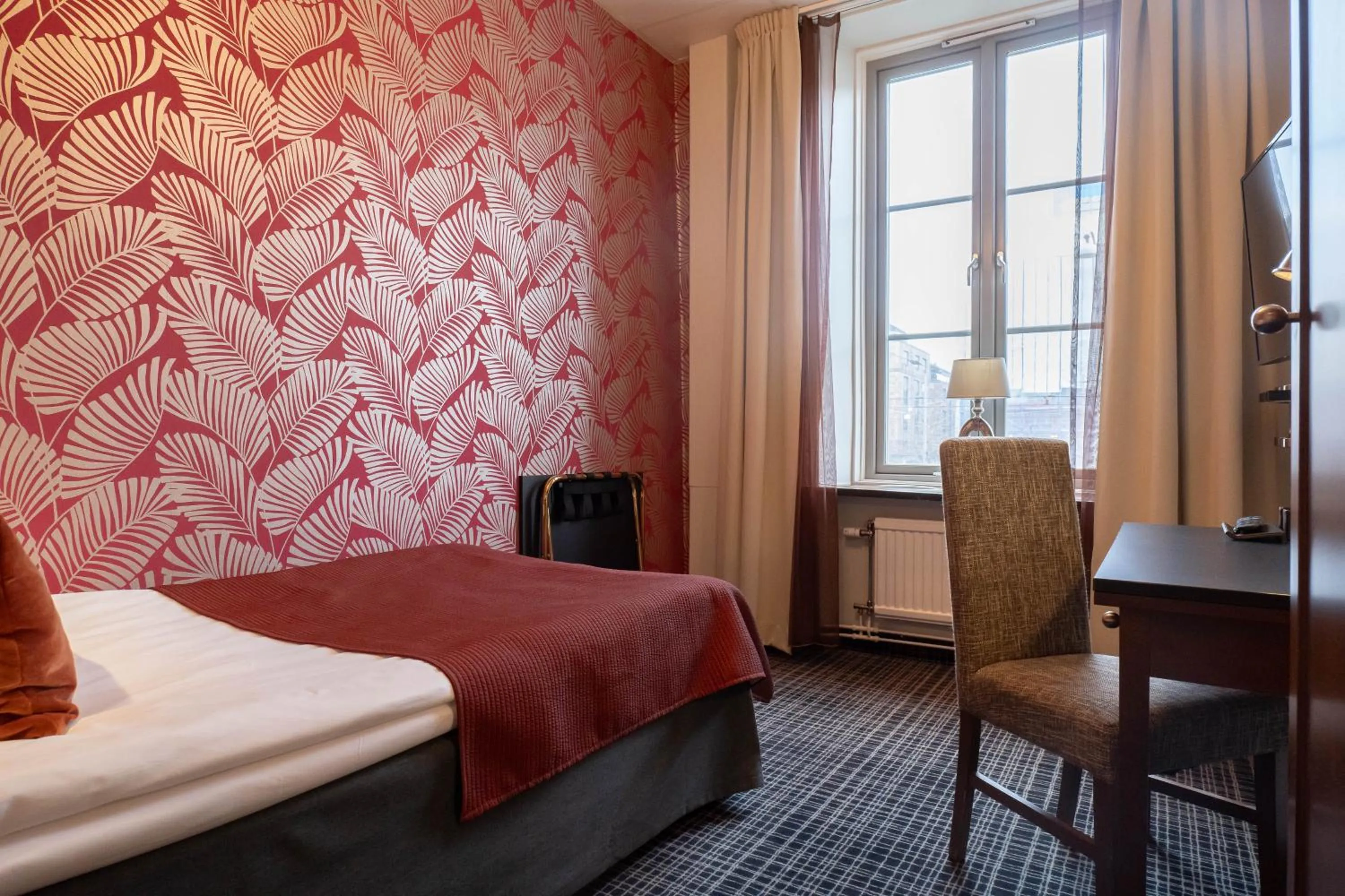 Property building, Bed in ProfilHotels Opera