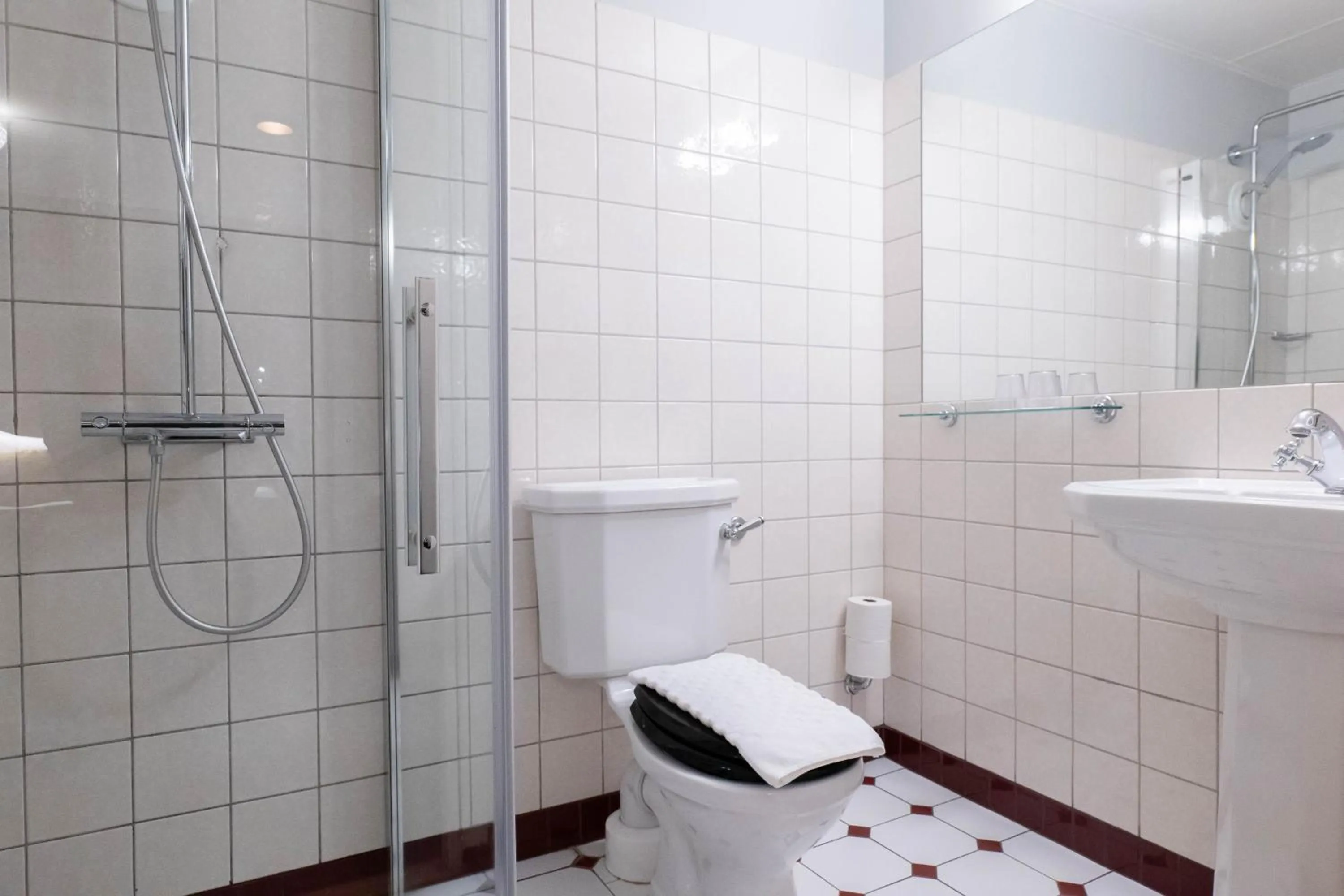 Shower in ProfilHotels Opera