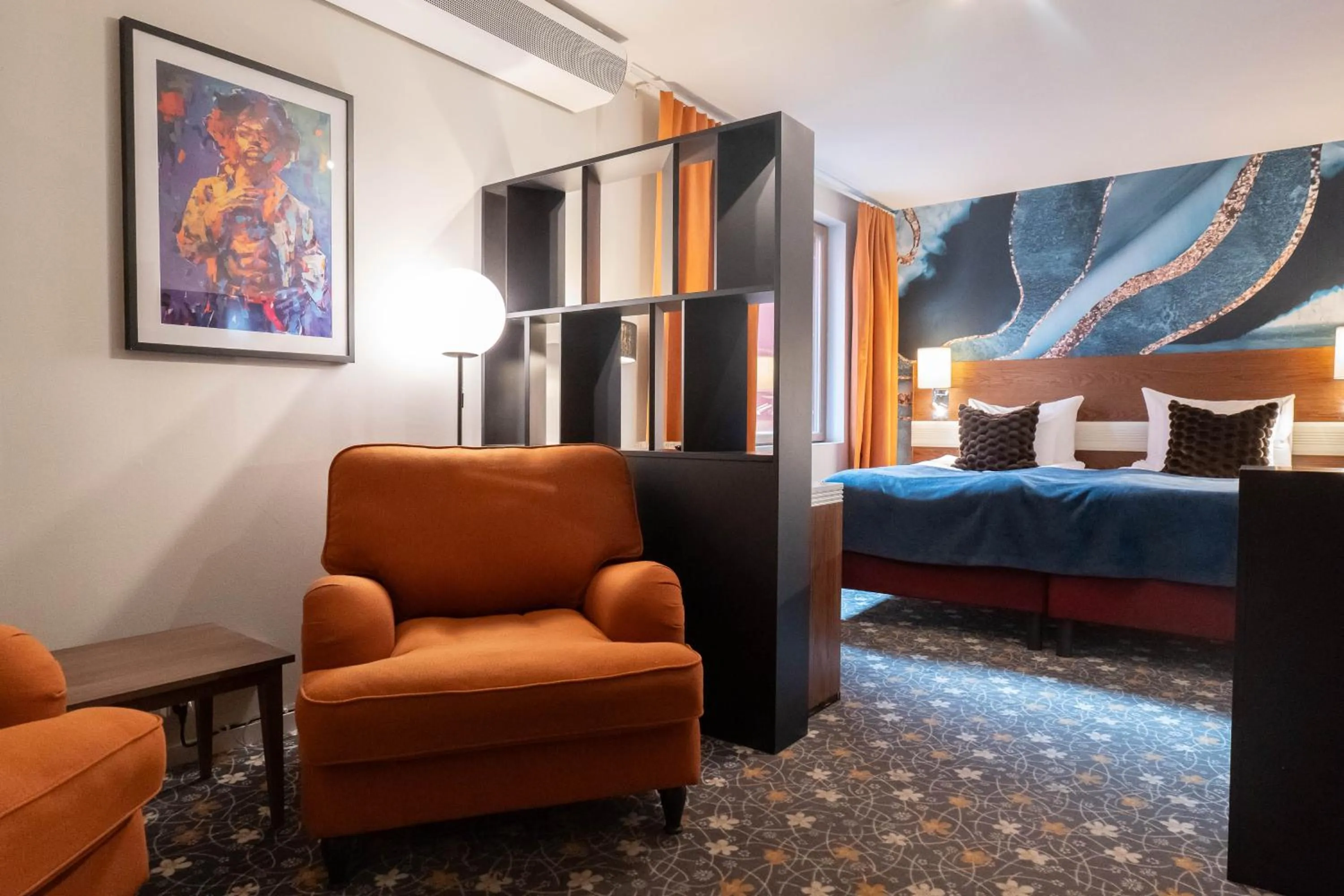 Property building, Bed in ProfilHotels Opera