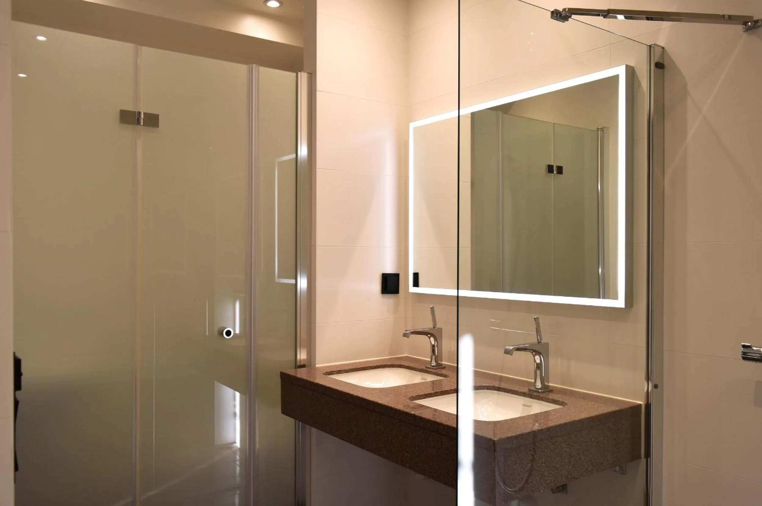 Shower in ProfilHotels Opera