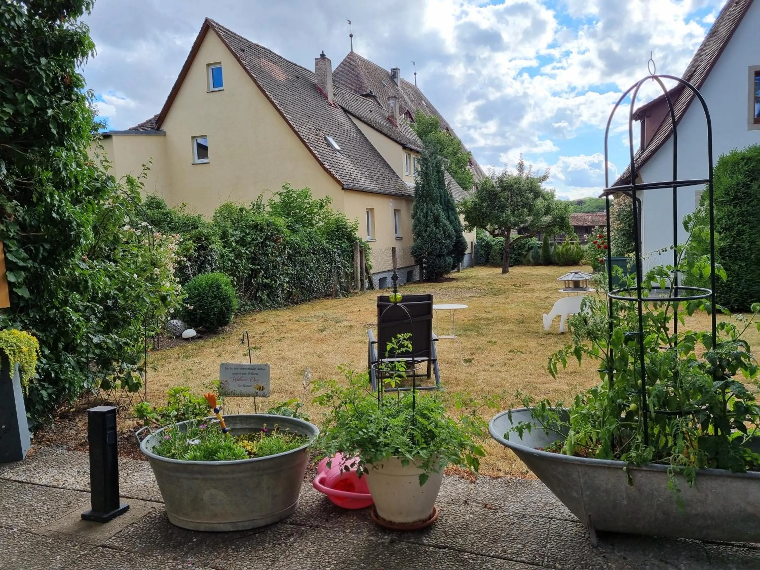 Garden in Boutiquehotel Goldene Rose - self-check-in