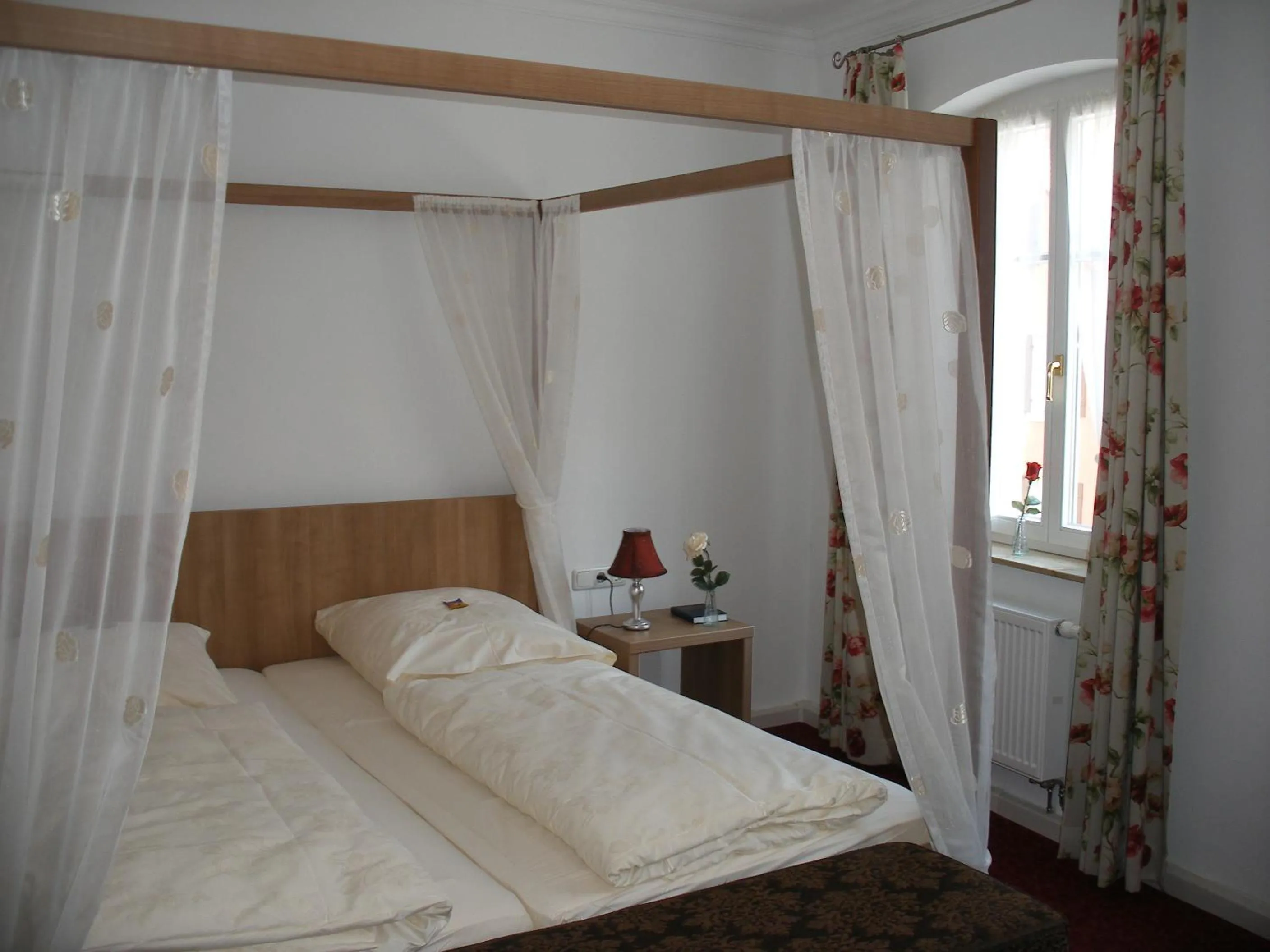 Day, Bed in Boutiquehotel Goldene Rose - self-check-in