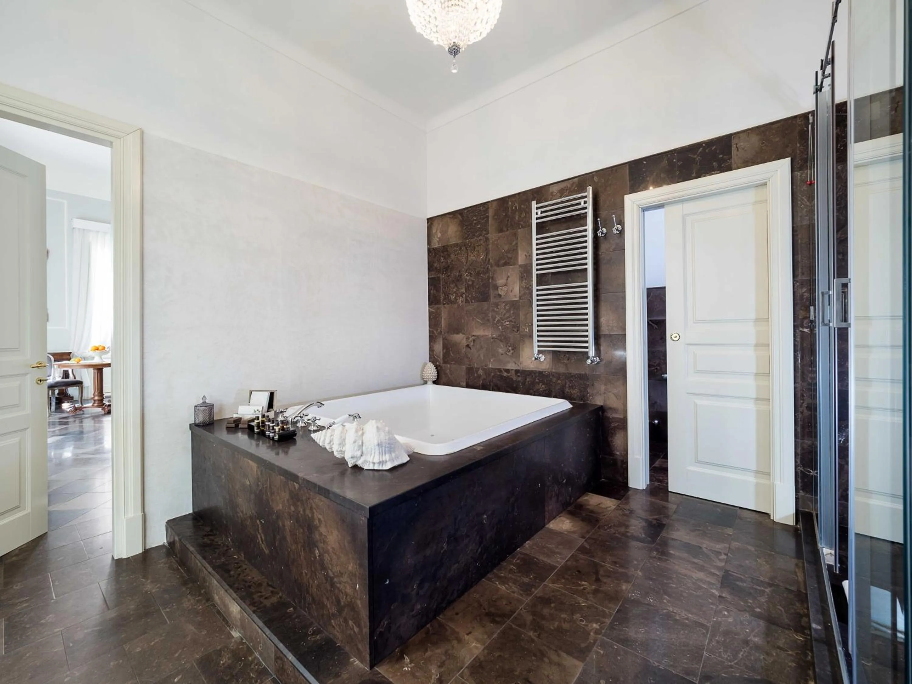 Bathroom, Bed in Gagliardi Boutique Hotel