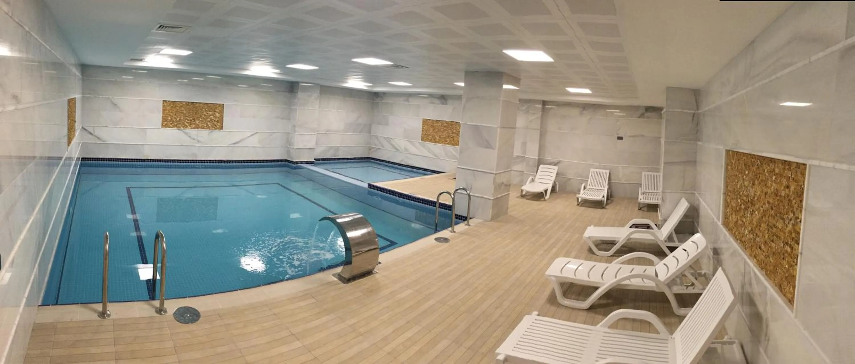 Swimming pool in YZE Pırlanta Hotel