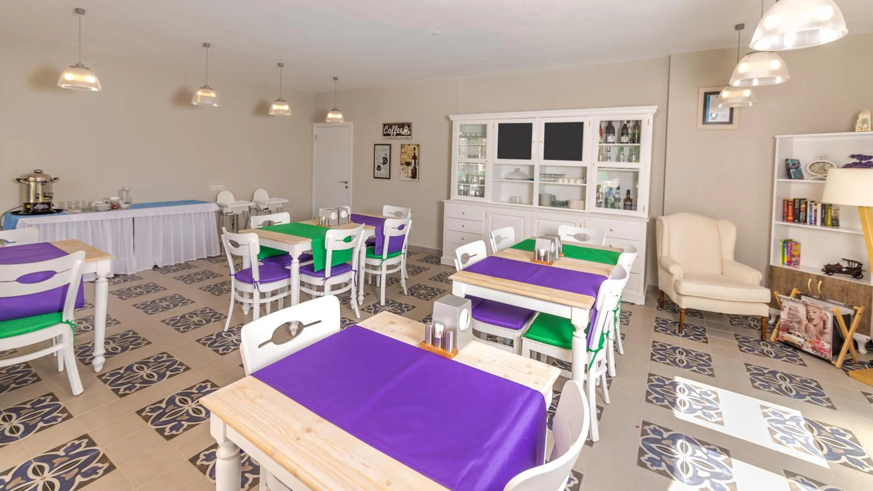 Restaurant/places to eat in Kalina Hotel