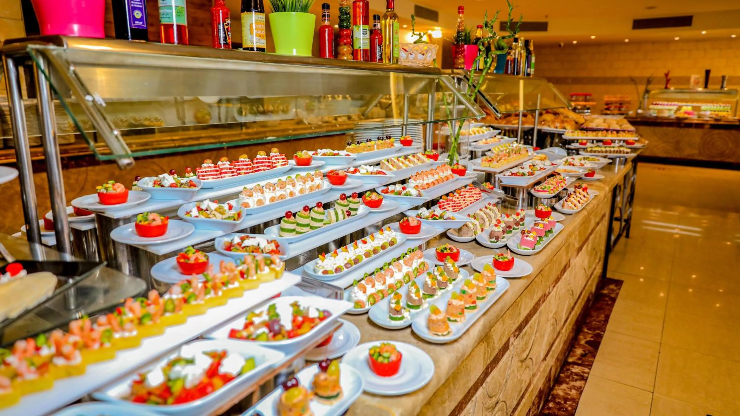 Restaurant/places to eat, Supermarket/Shops in Titanic Palace Families and couples only