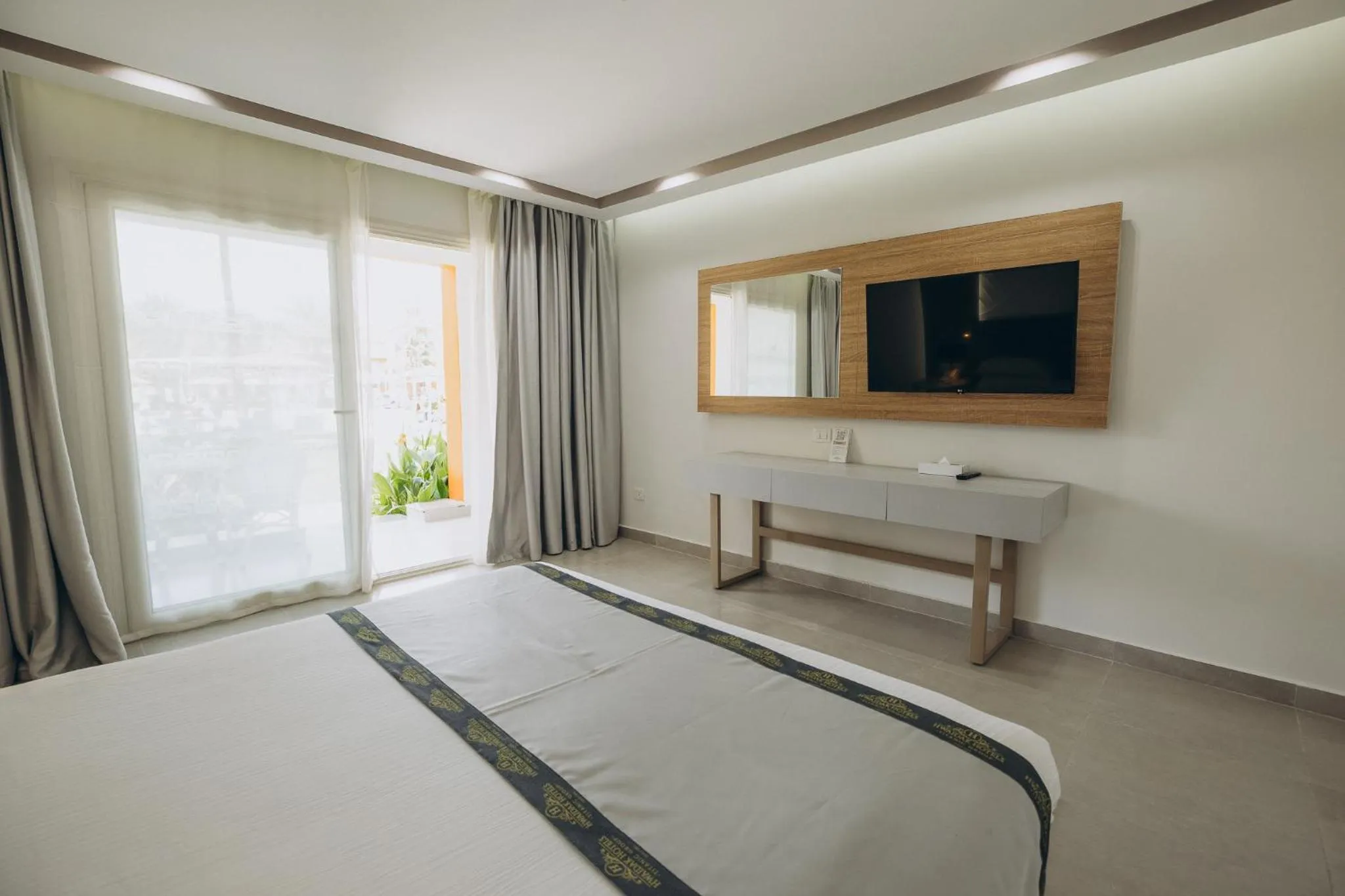 Property building, Bed in Titanic Beach - Families and Couples only