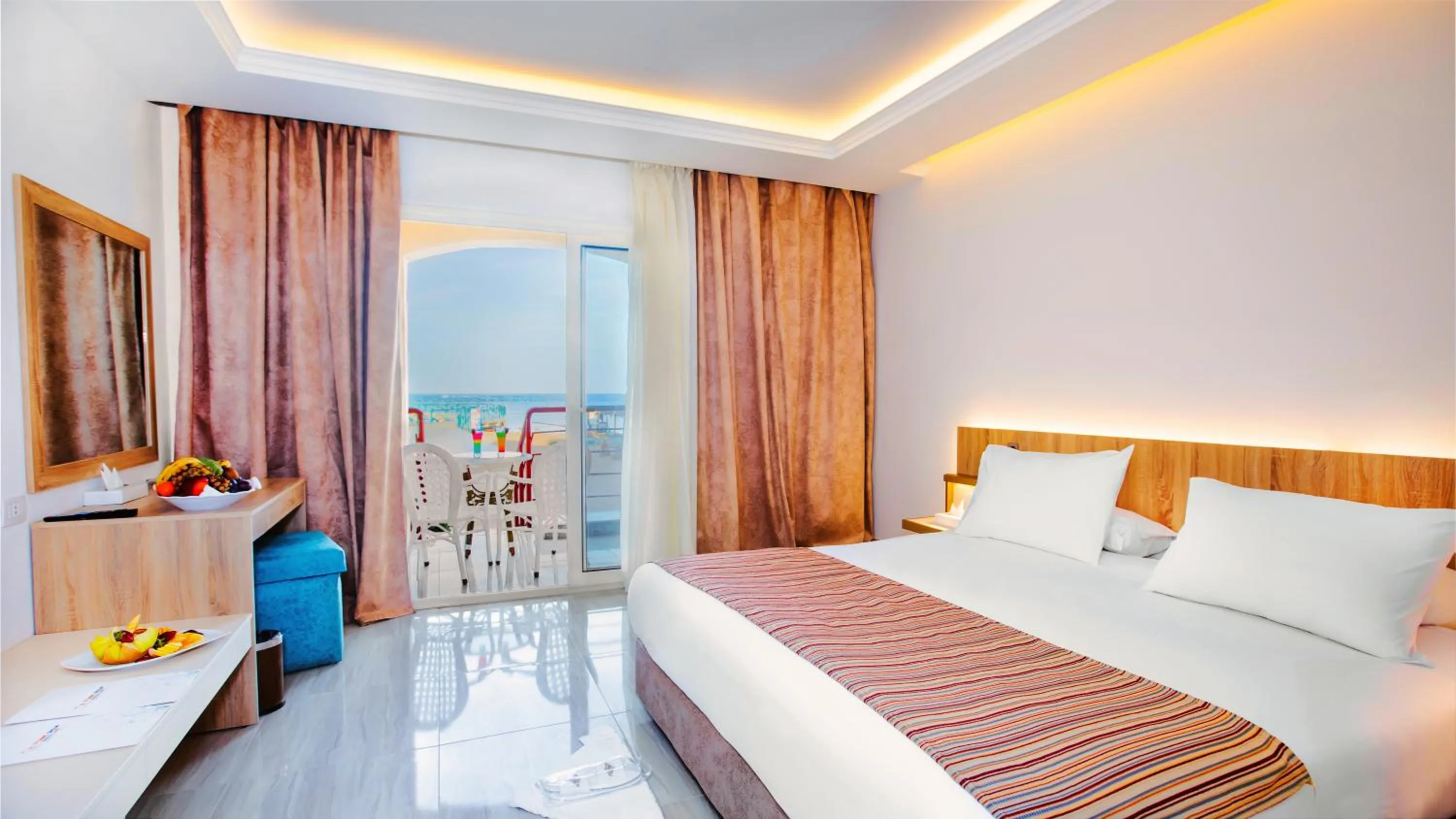 Property building, Bed in Titanic Beach - Families and Couples only