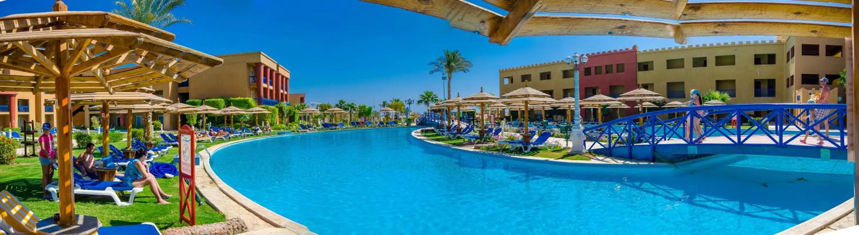 Swimming pool in Titanic Beach - Families and Couples only