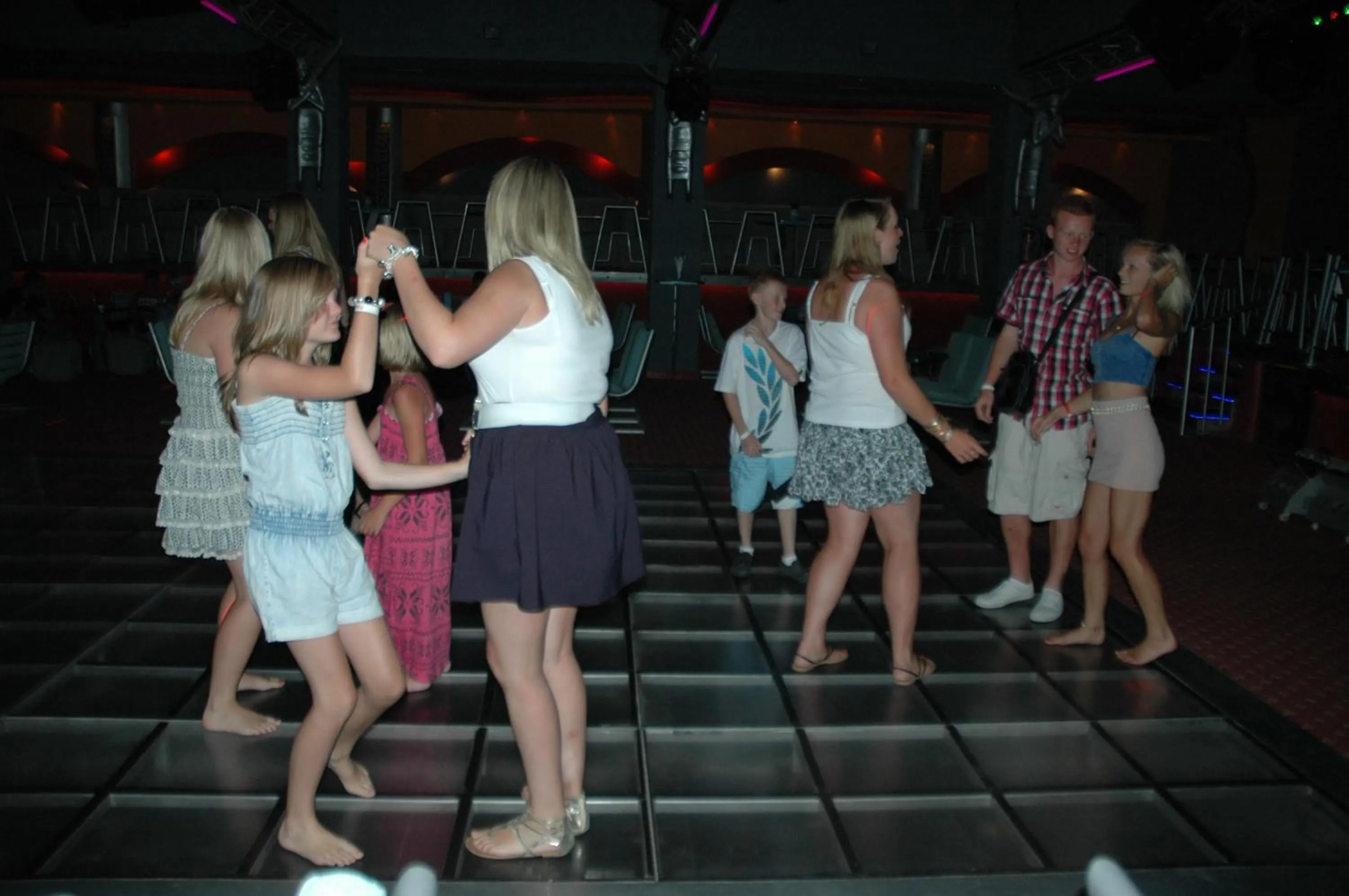 Nightclub / DJ in Titanic Beach - Families and Couples only