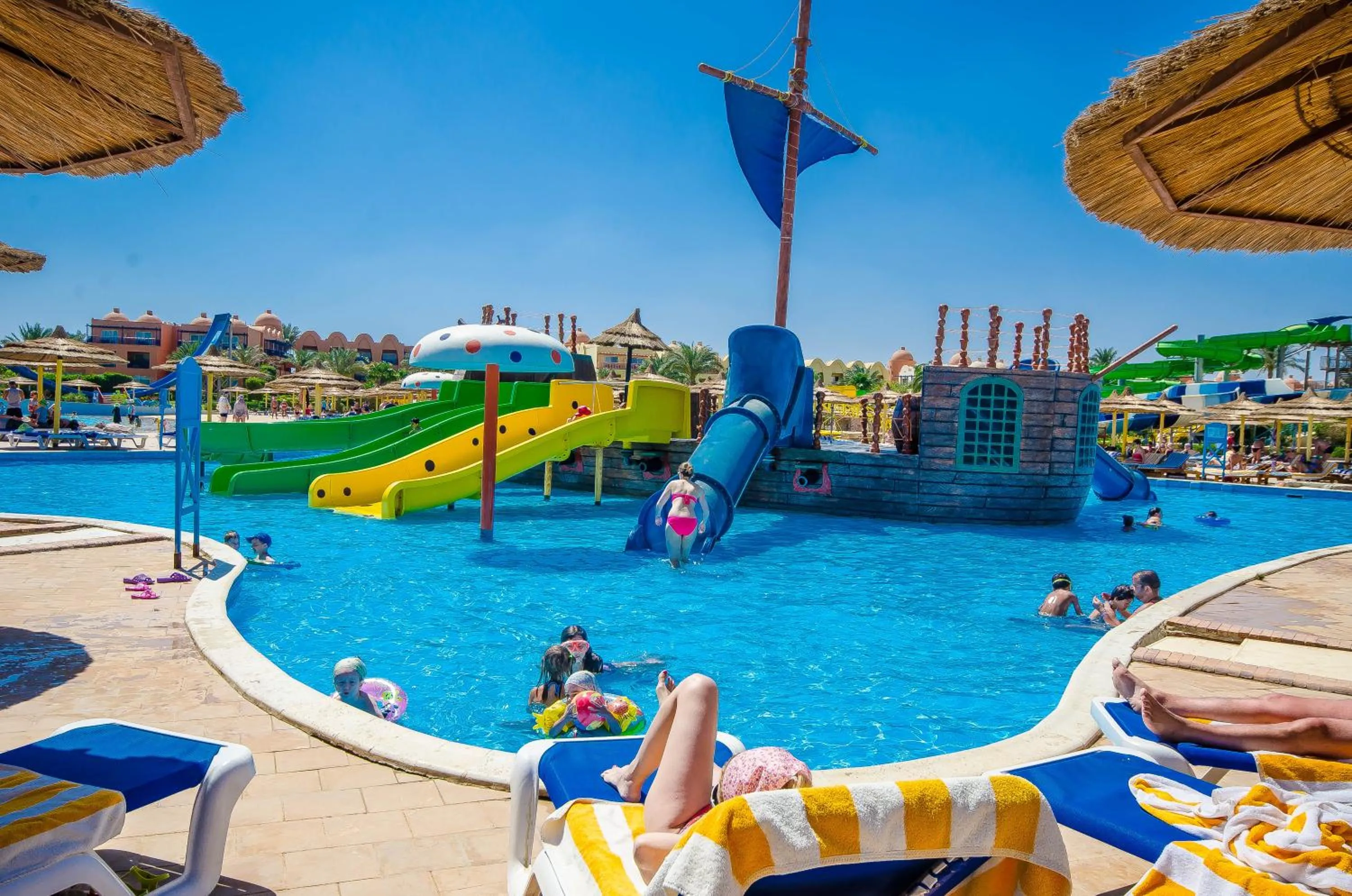 Swimming pool in Titanic Beach - Families and Couples only