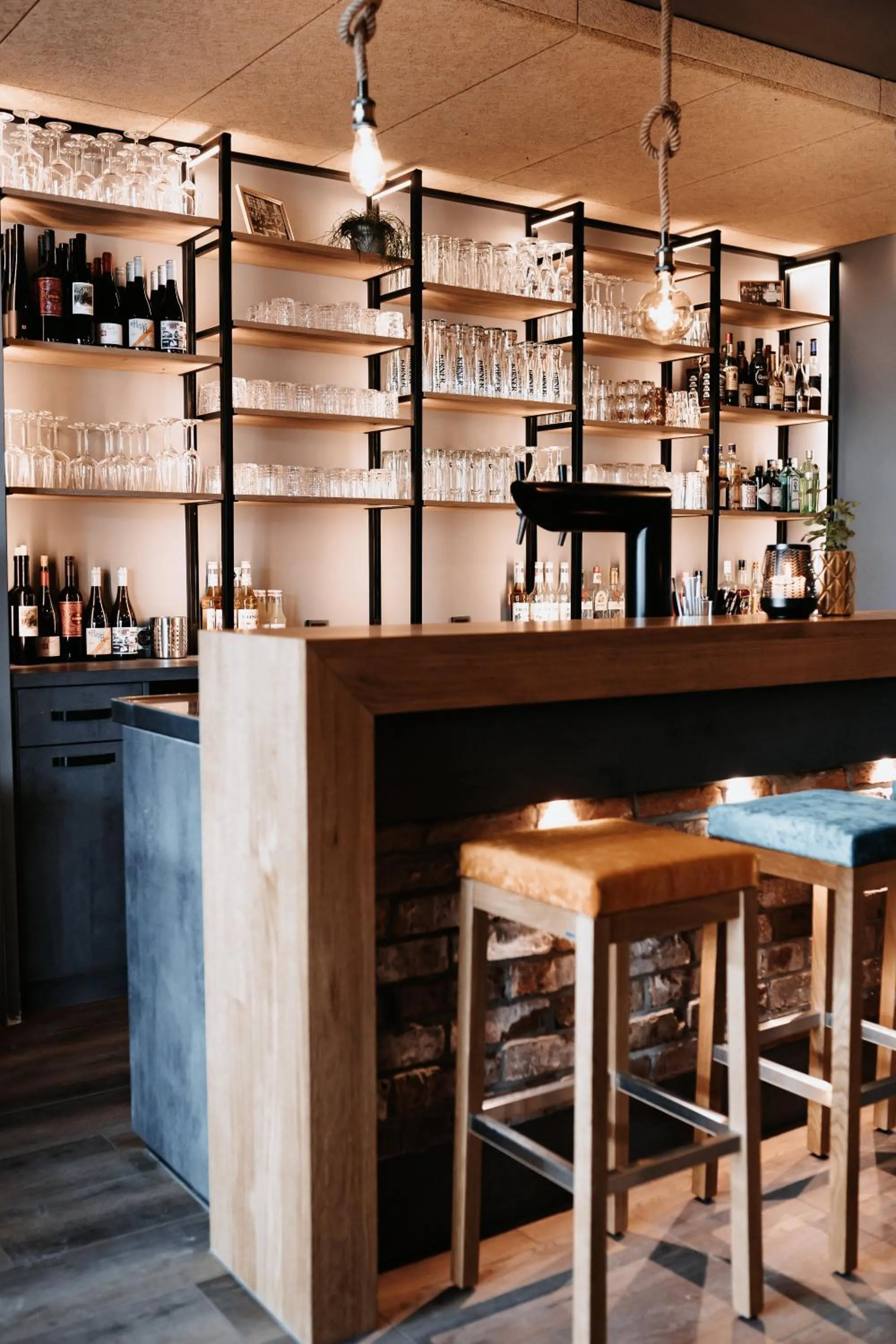 Restaurant/places to eat in My Place