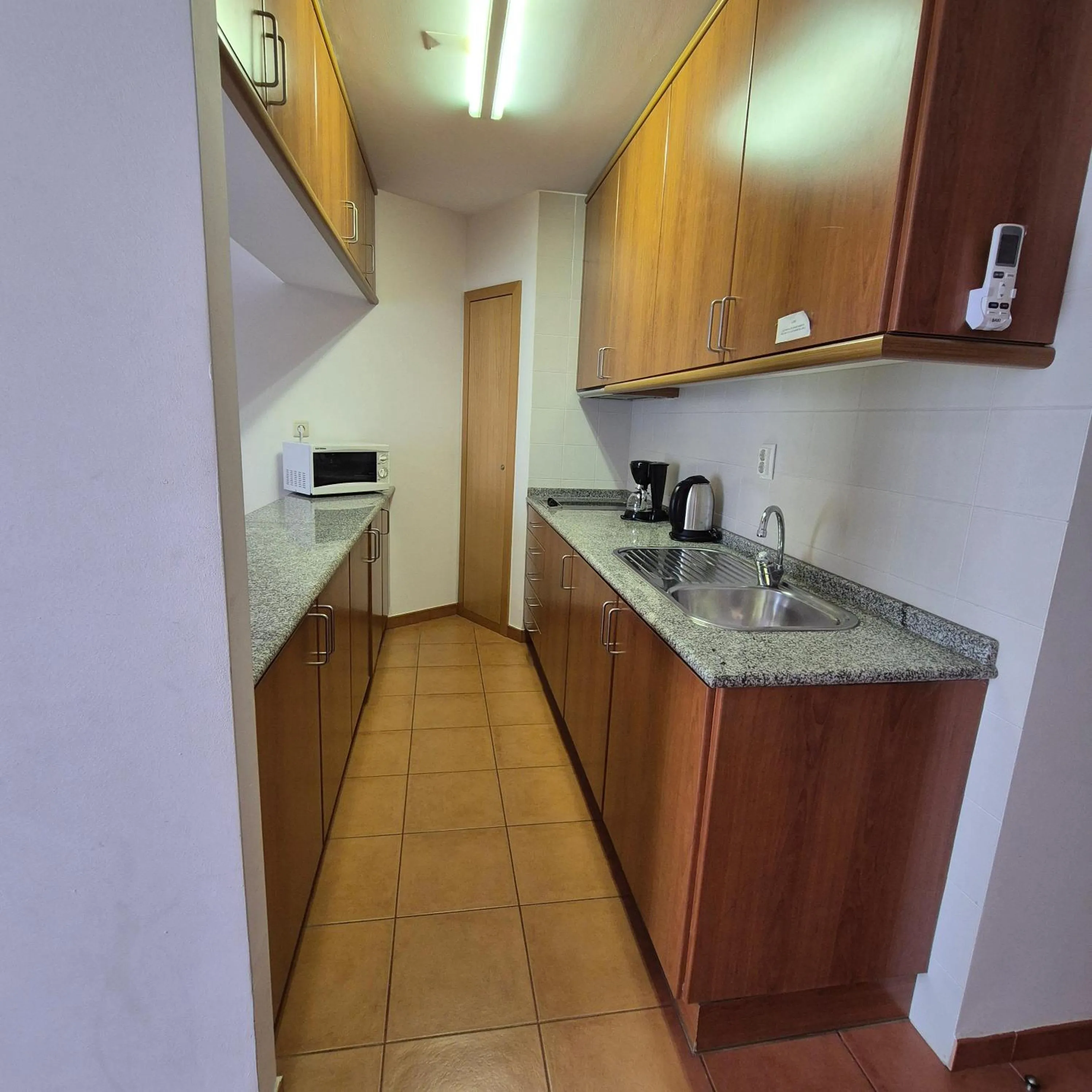 Kitchen or kitchenette in Apartamentos Turísticos Vila Praia
