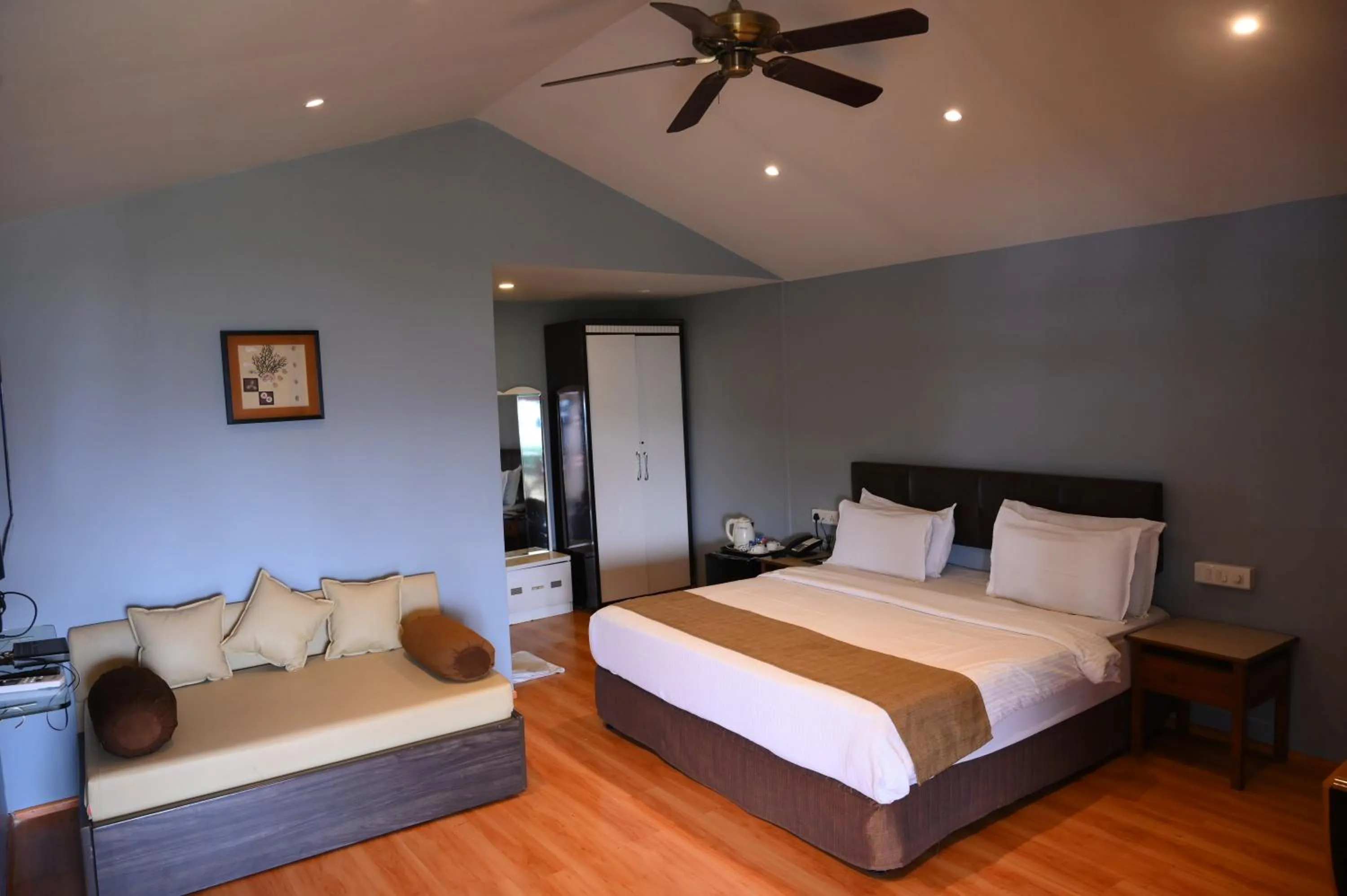 Bedroom, Bed in The Grand Legacy Resort & Spa - TGL - Pure Vegetarian Mahabaleshwar