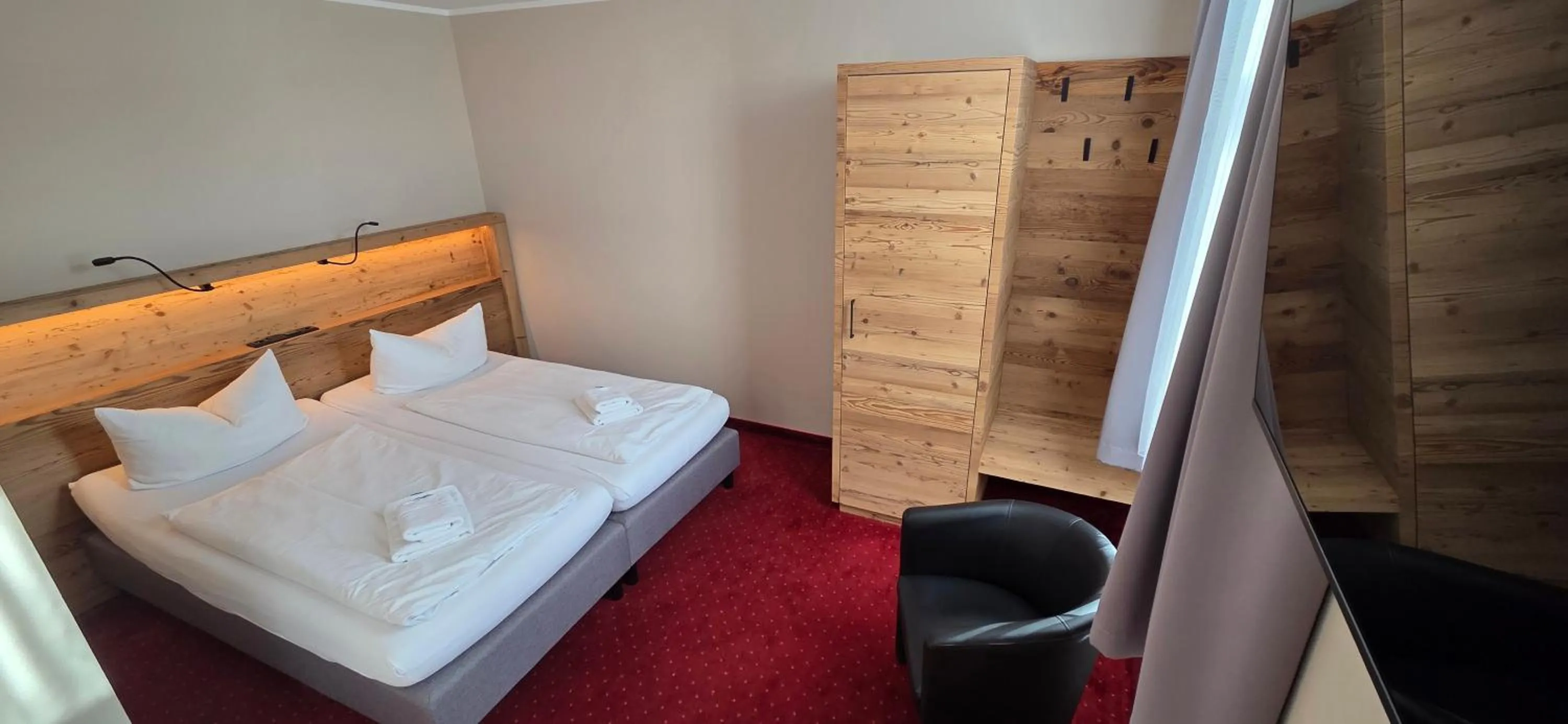 Photo of the whole room, Bed in Pension an der Porzellan-Manufaktur