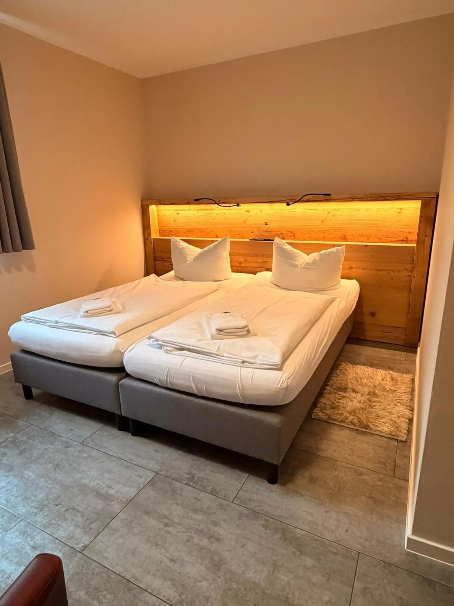 Photo of the whole room, Bed in Pension an der Porzellan-Manufaktur