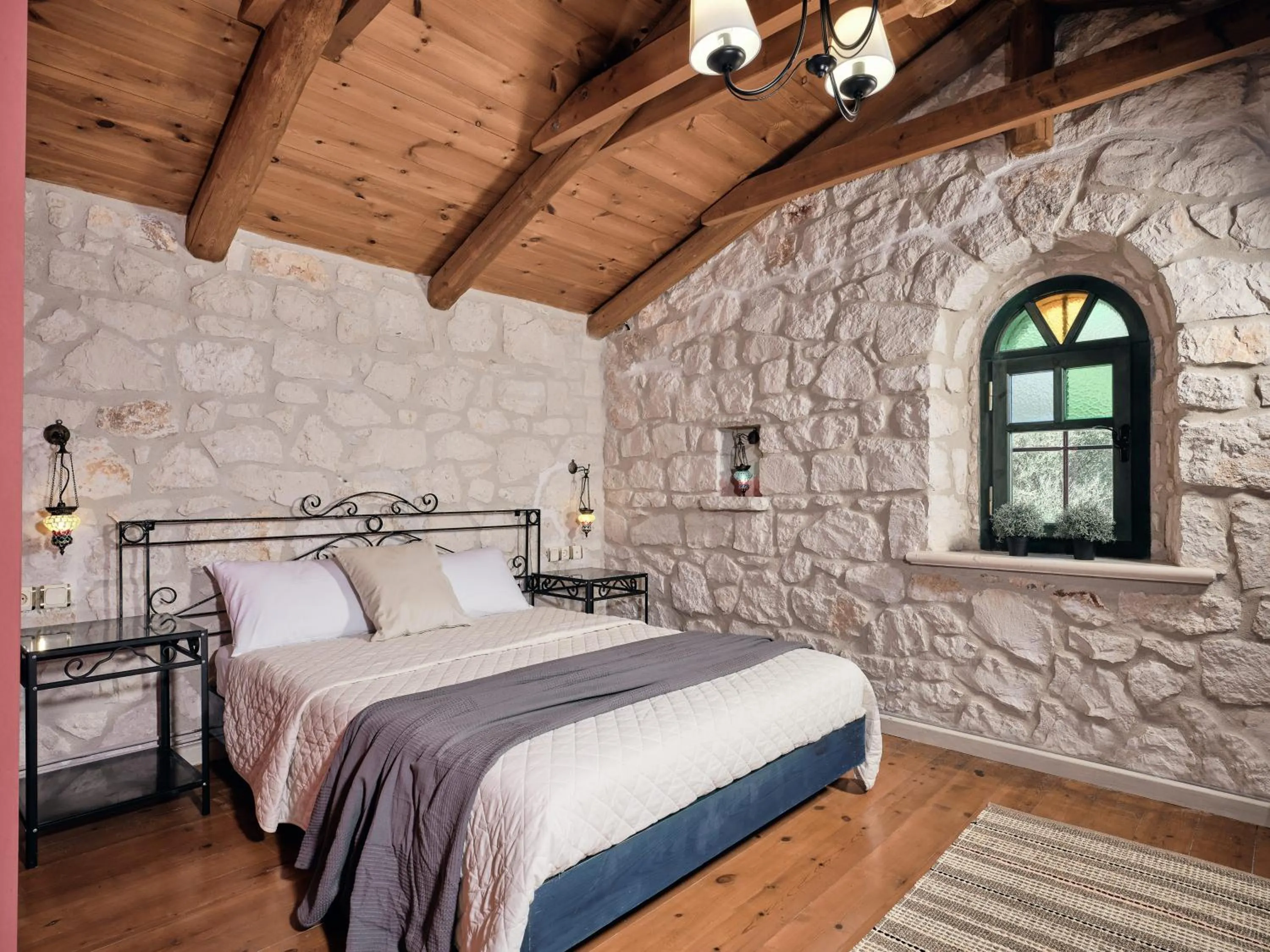 Bedroom, Bed in Diamond Suites