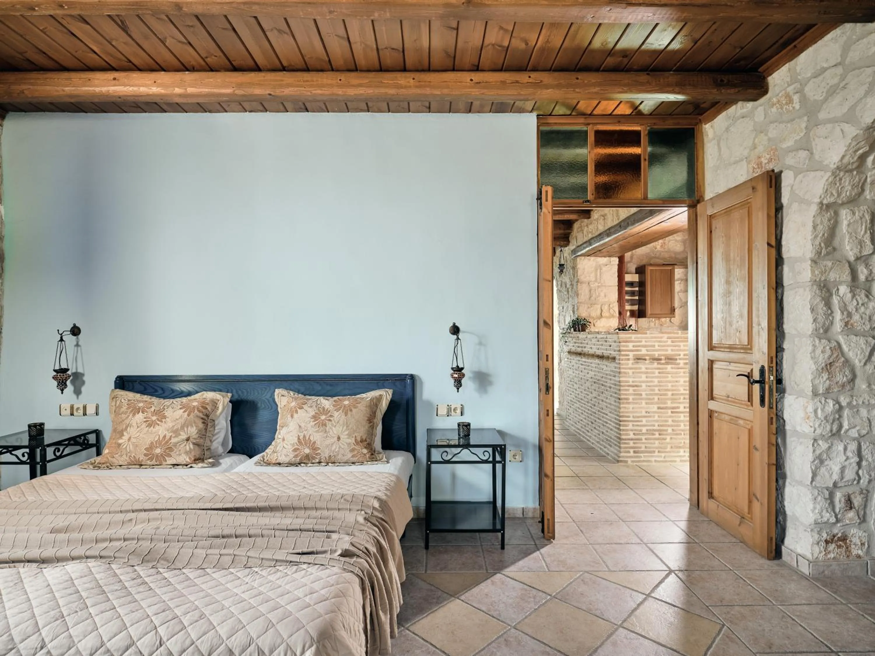 Photo of the whole room, Bed in Diamond Suites