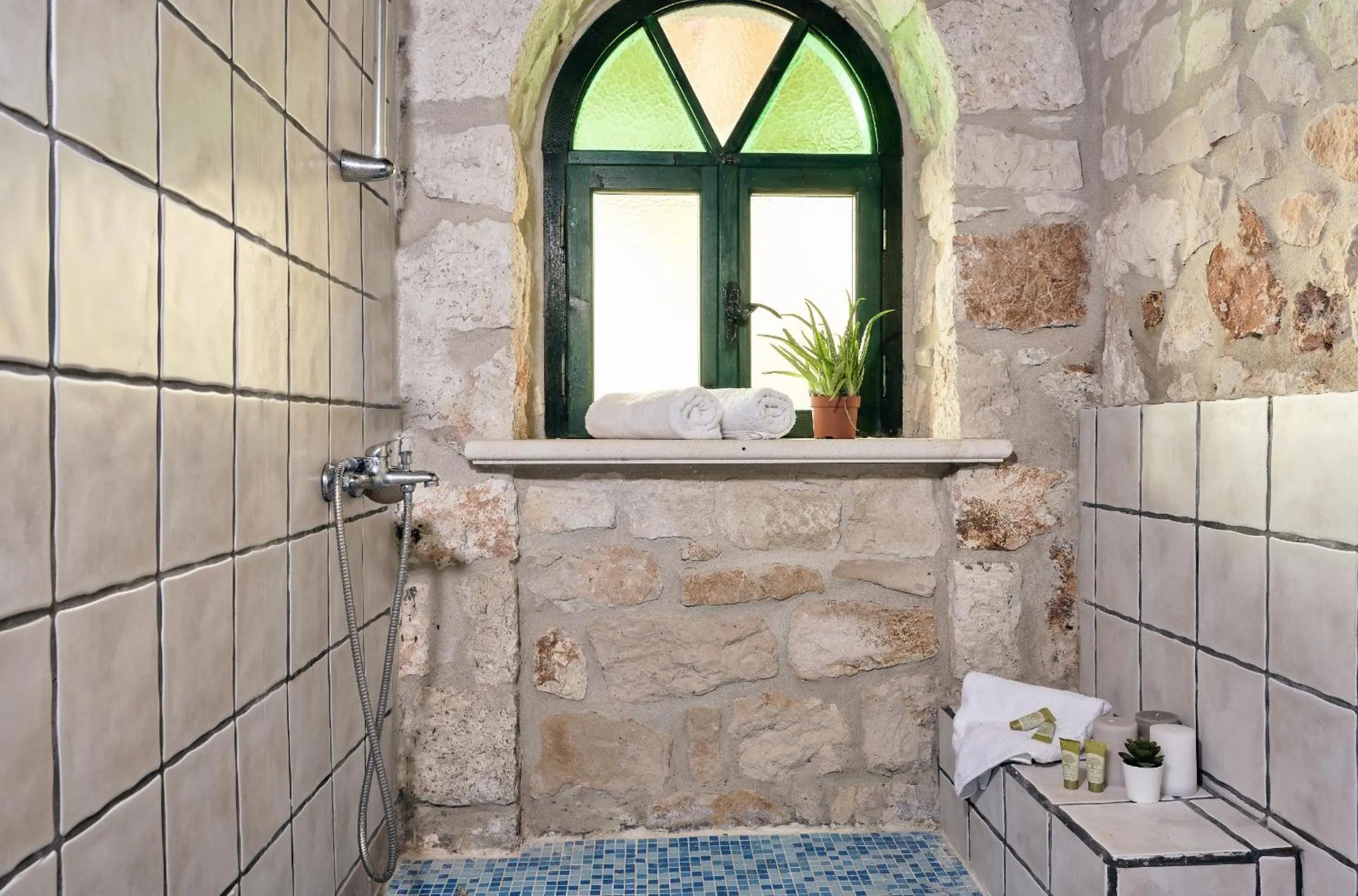 Shower in Diamond Suites