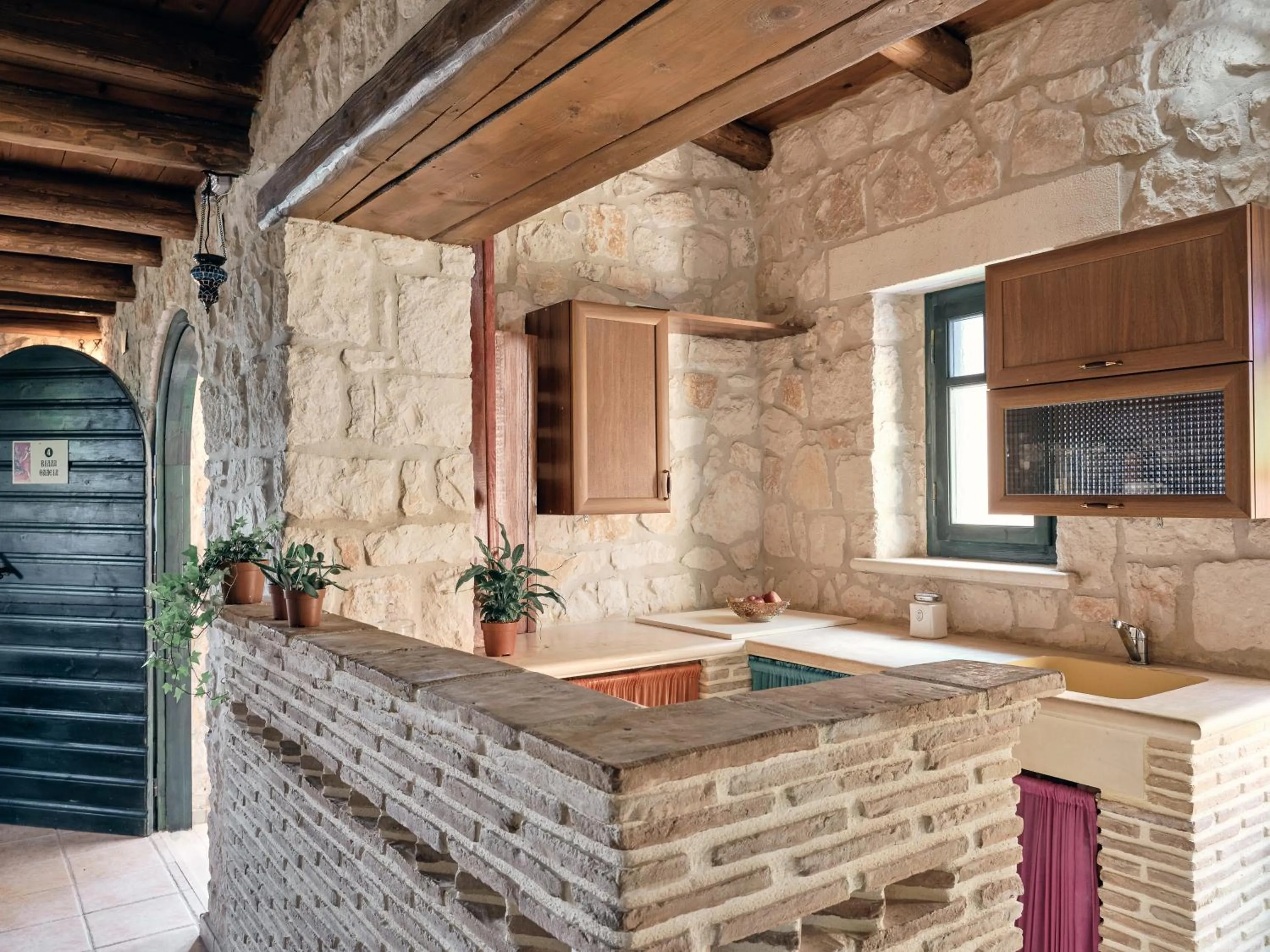 Restaurant/places to eat in Diamond Suites